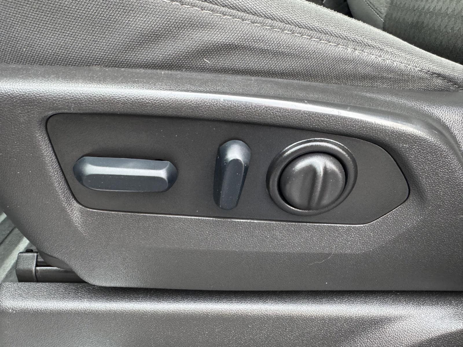 Vehicle photo 20
