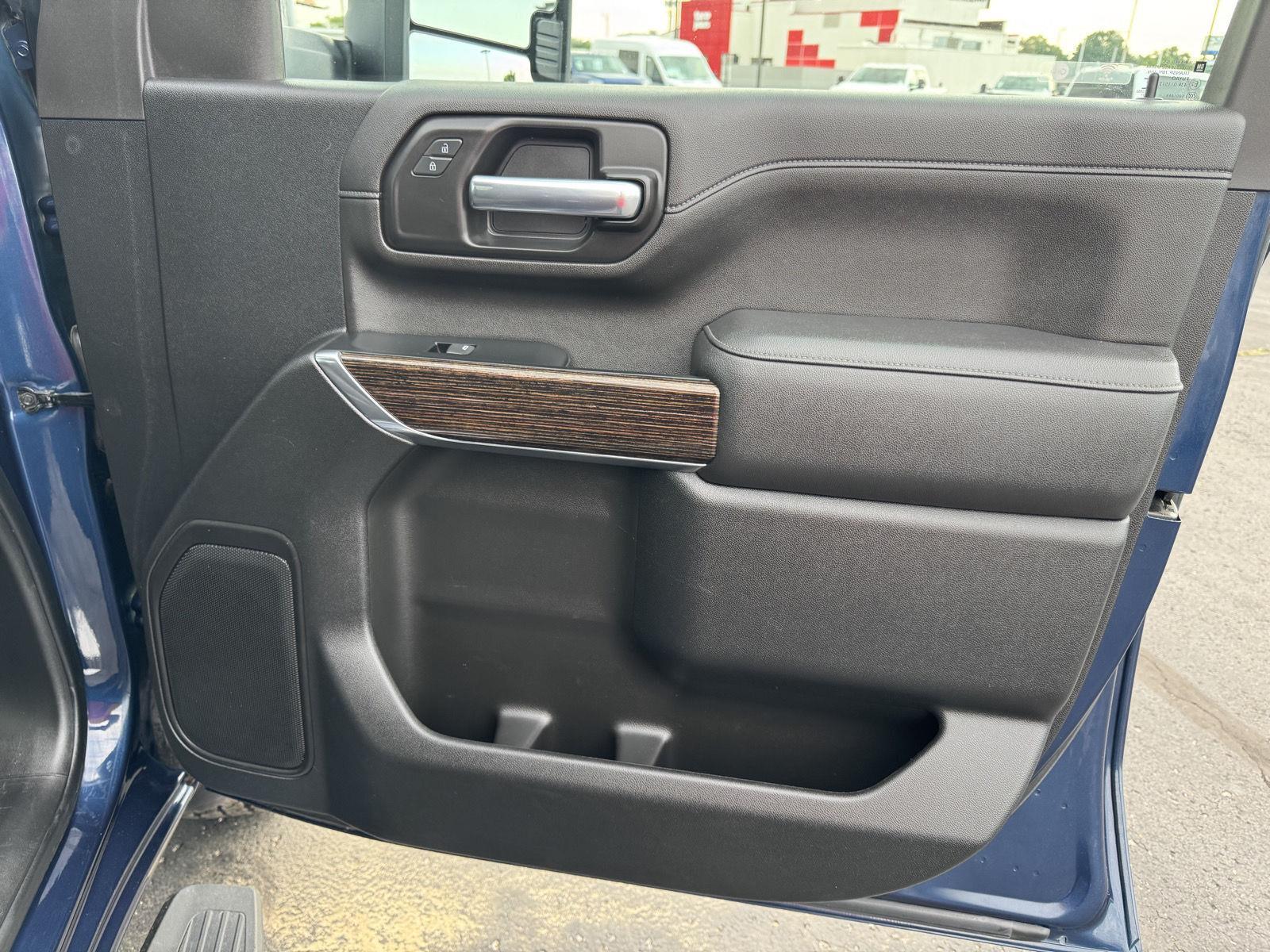Vehicle photo 22
