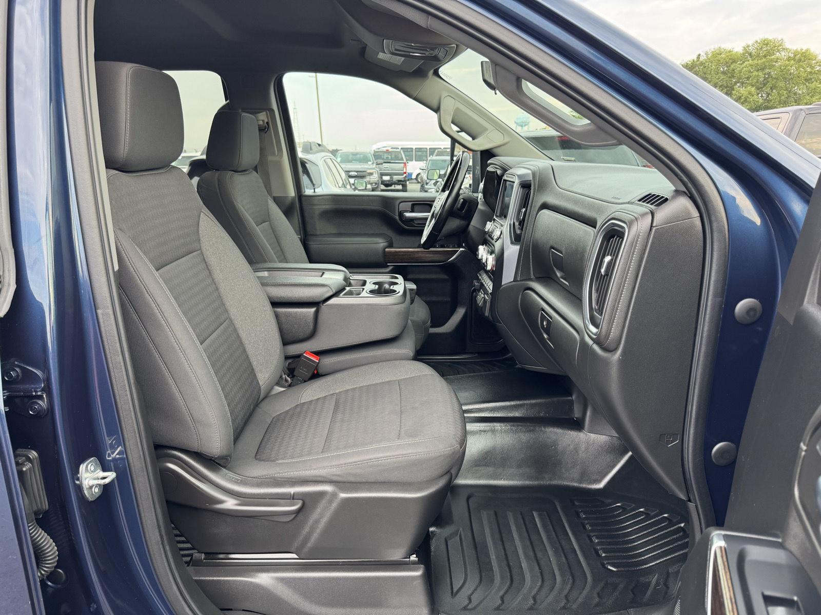 Vehicle photo 23