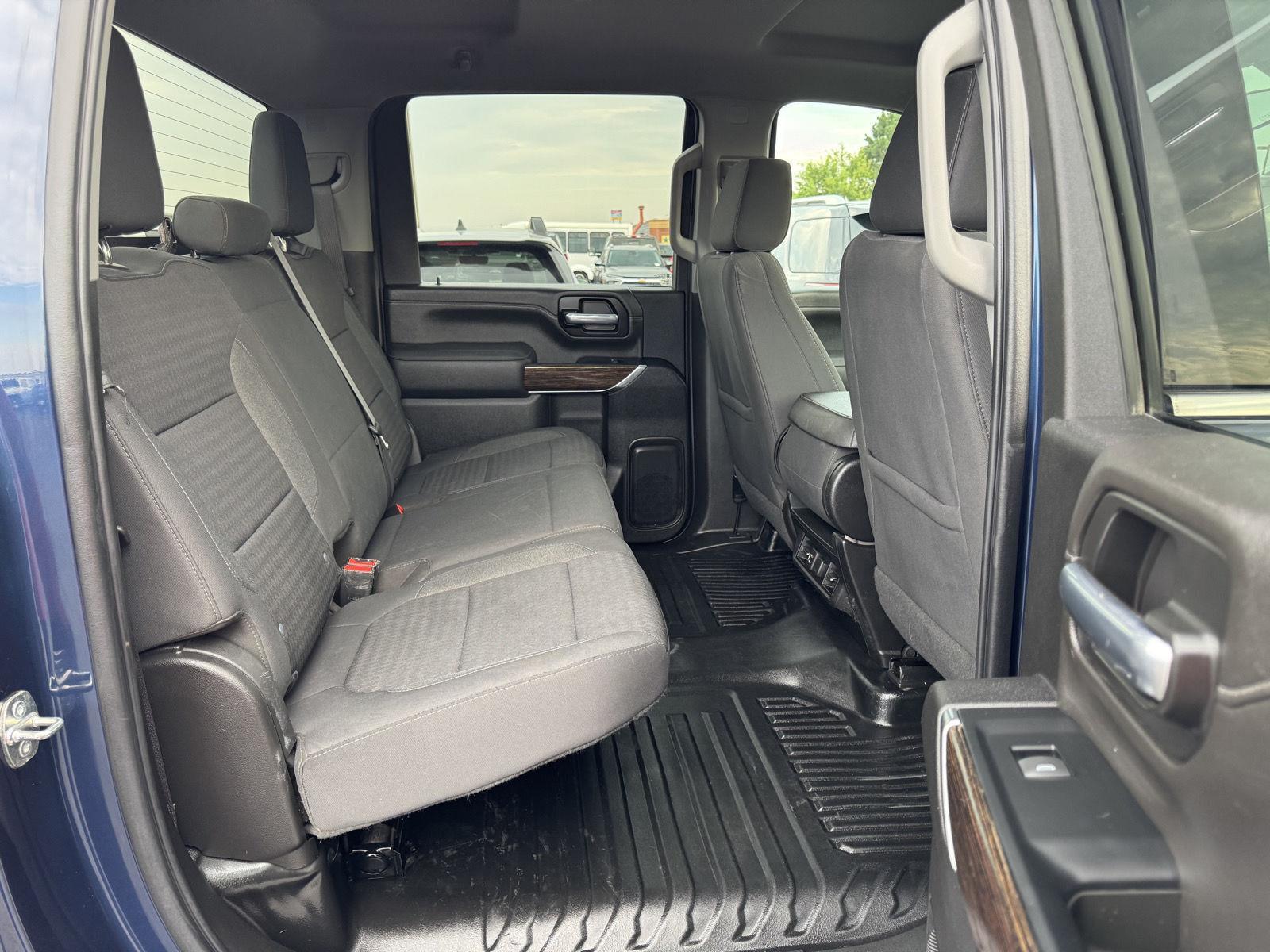Vehicle photo 25