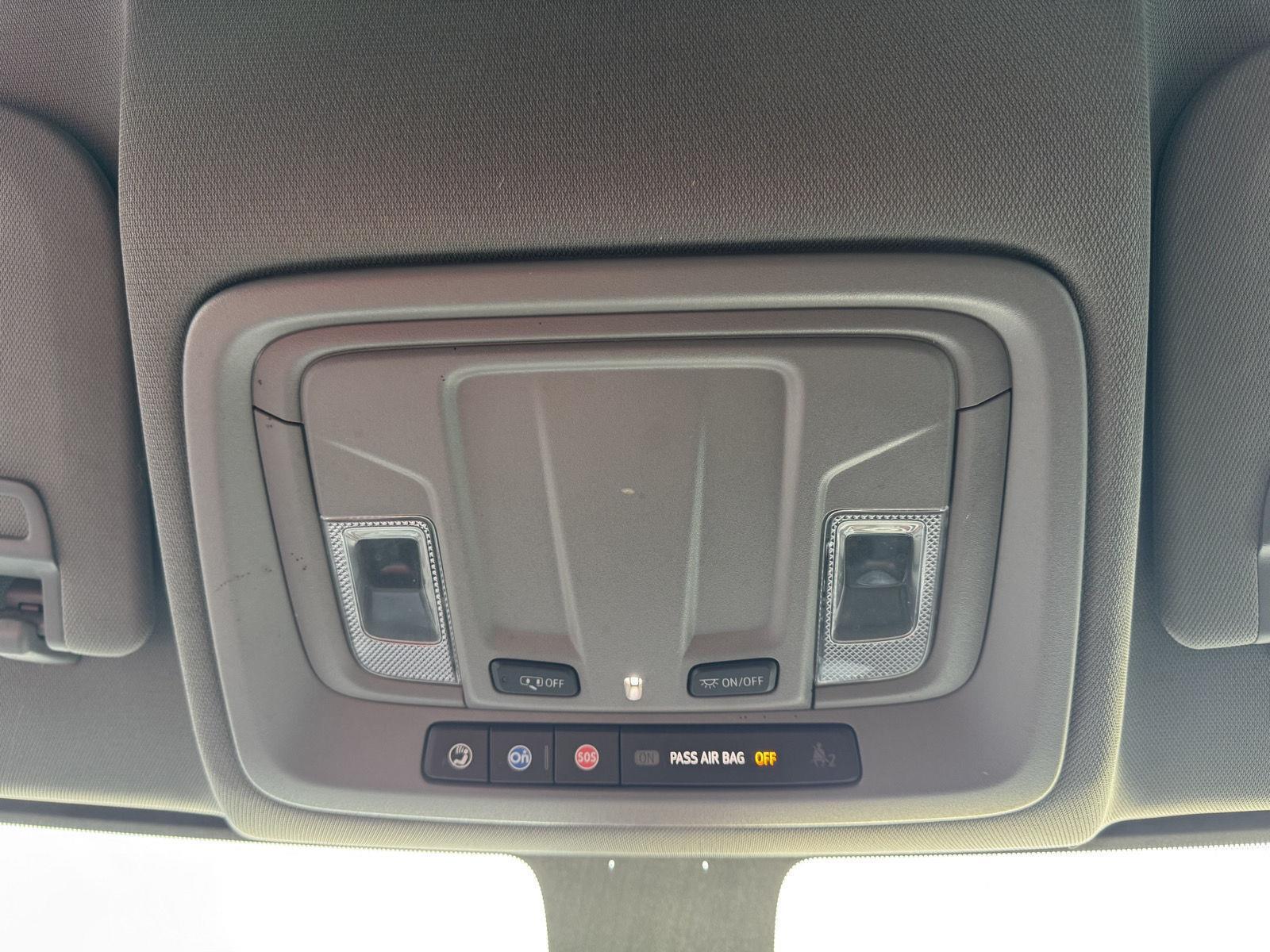 Vehicle photo 28