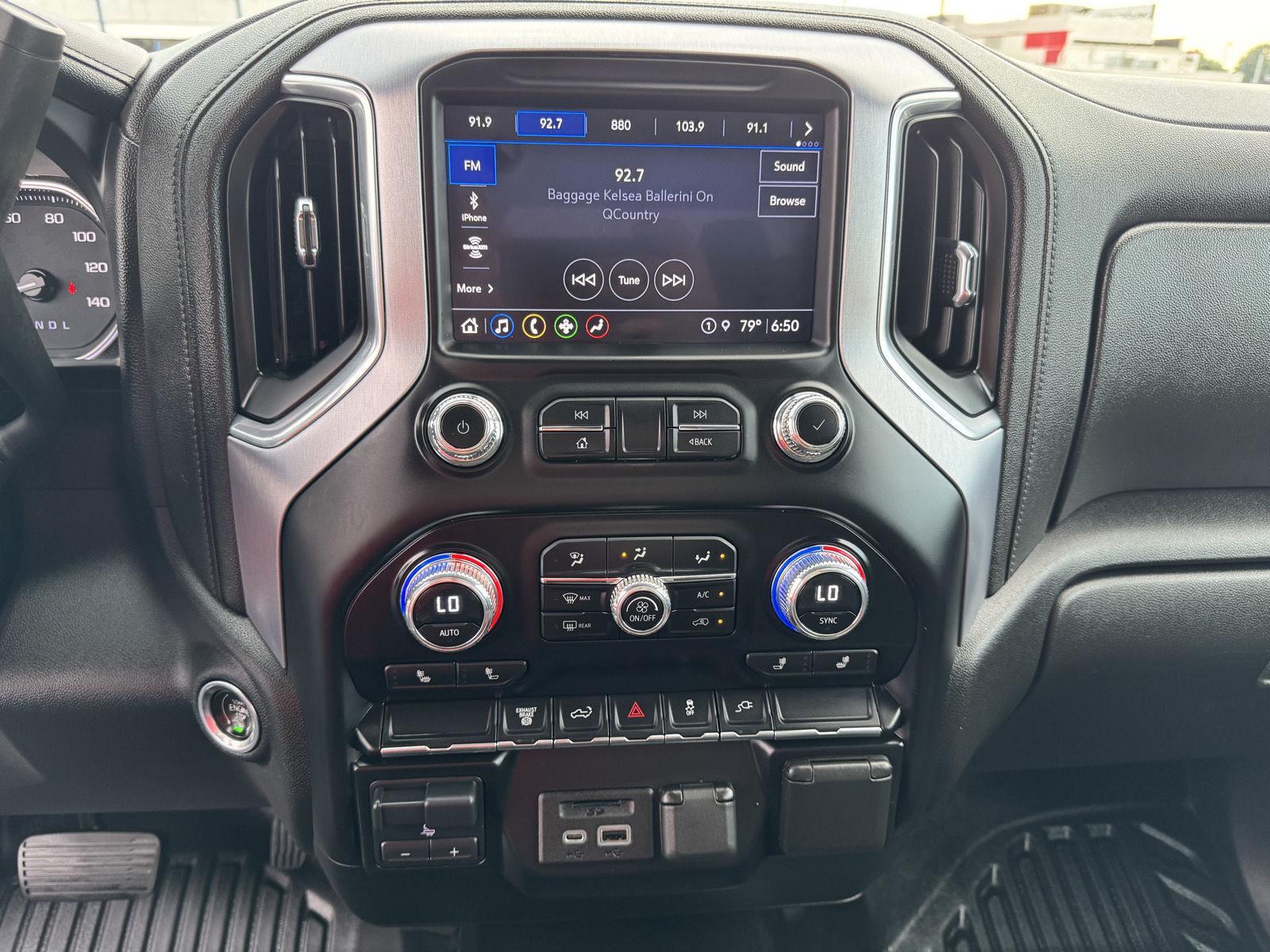 Vehicle photo 30