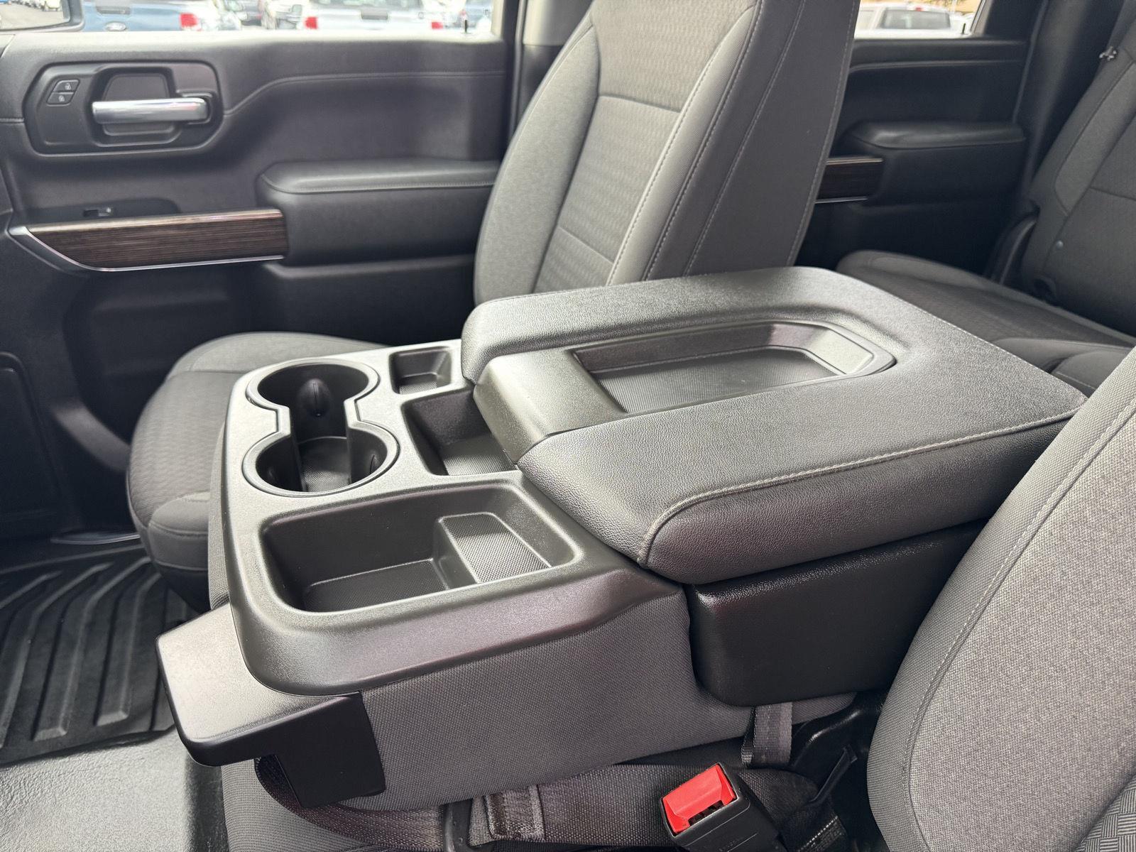 Vehicle photo 34