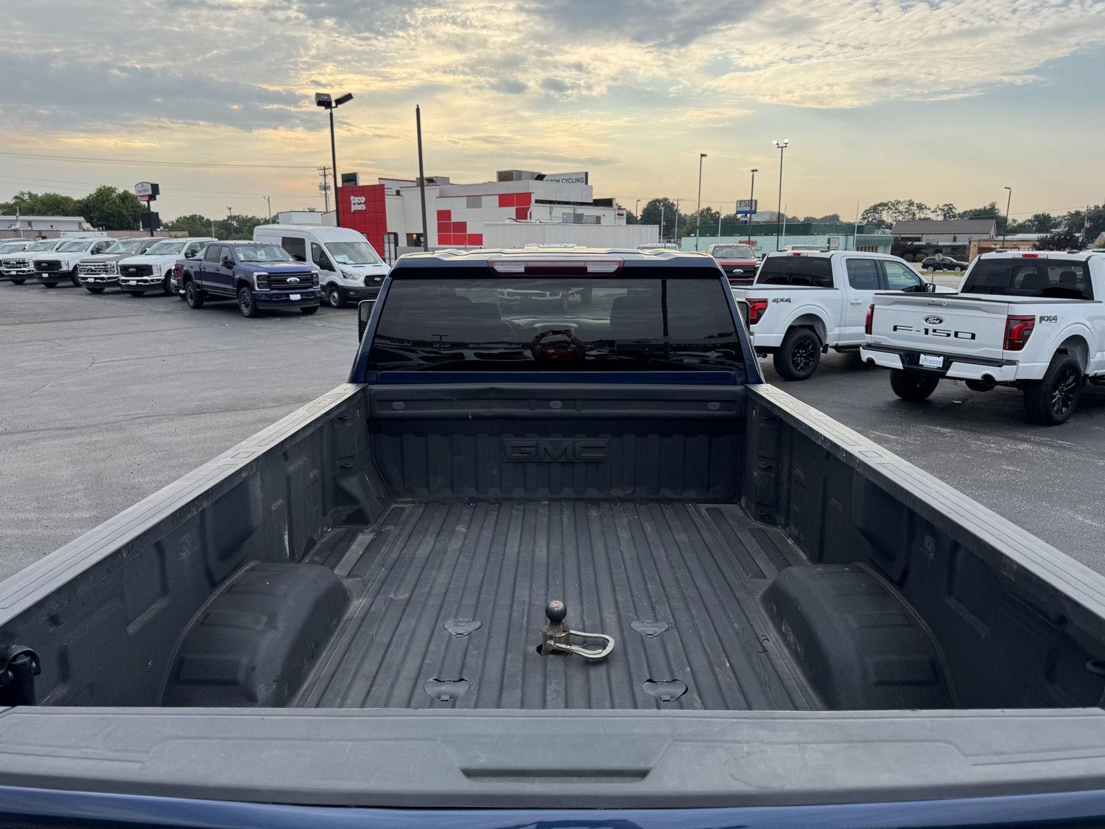 Vehicle photo 43