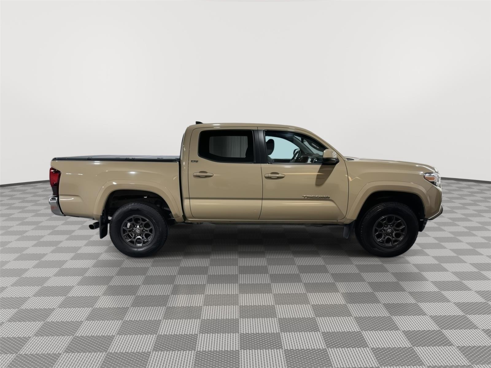 Vehicle photo 7
