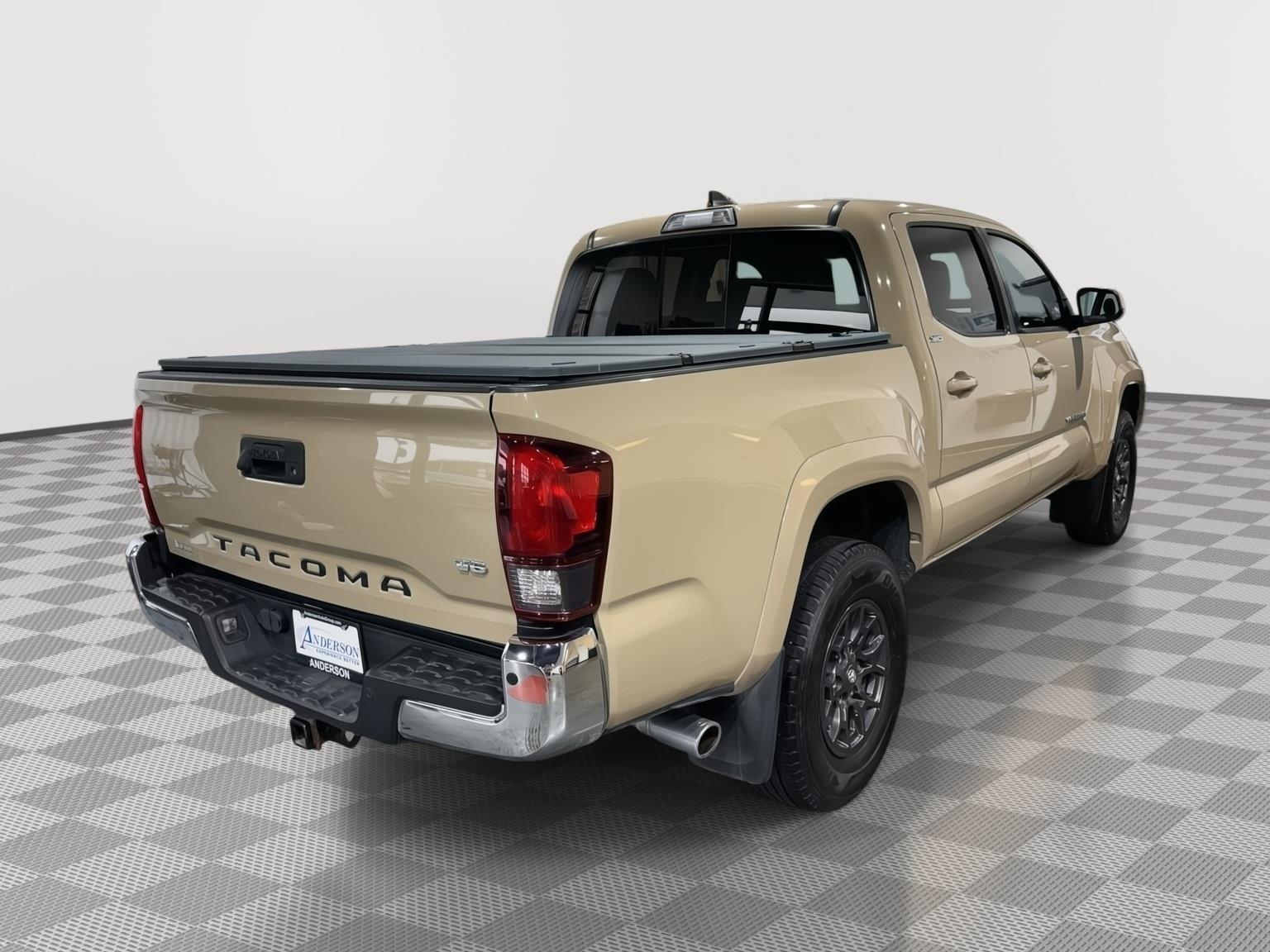 Vehicle photo 8