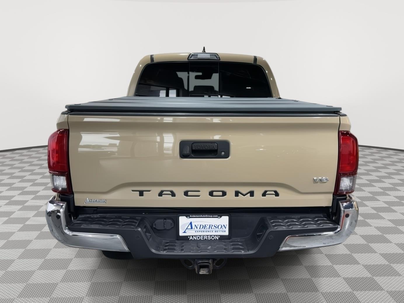 Vehicle photo 9