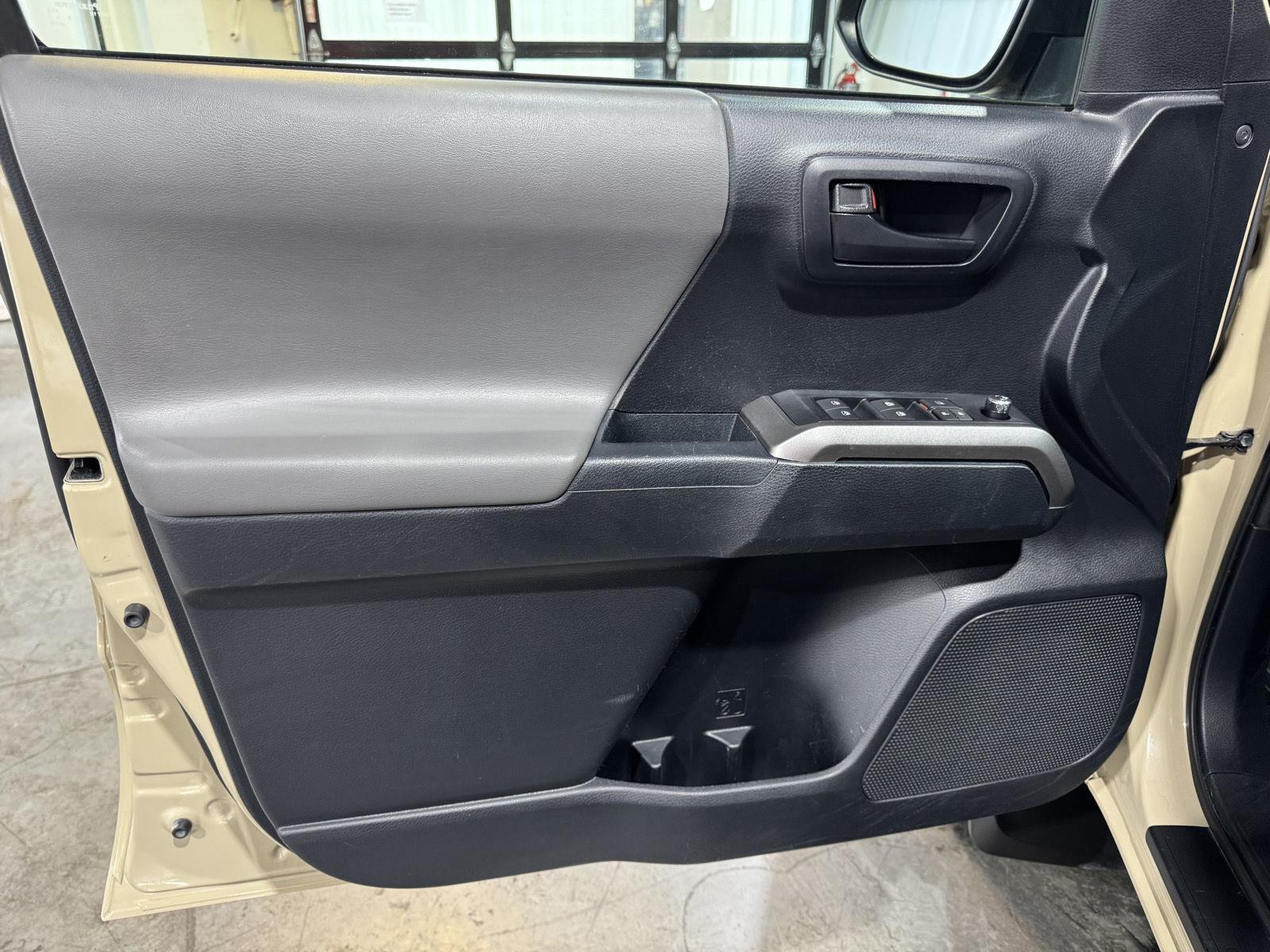 Vehicle photo 18