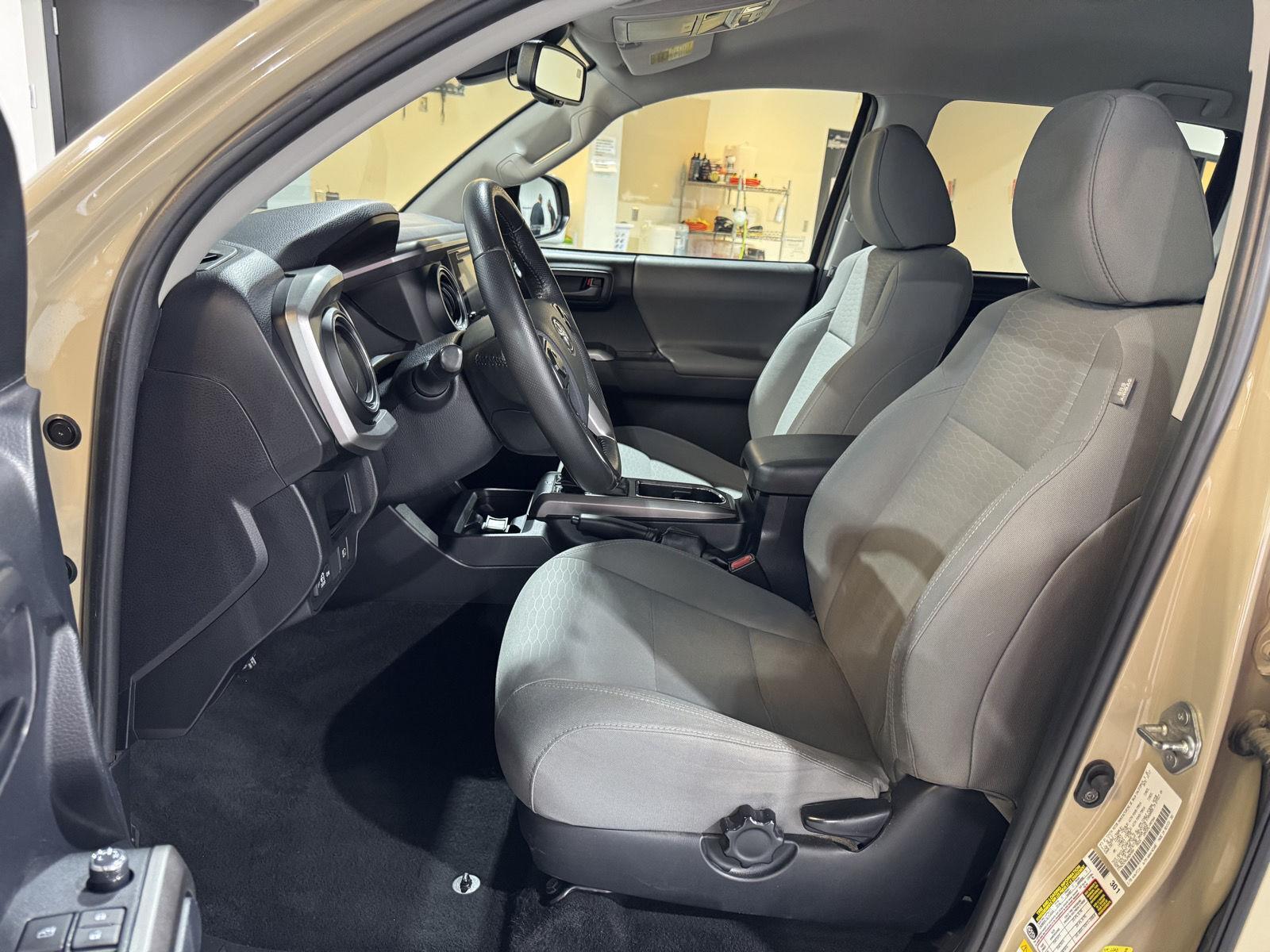 Vehicle photo 19