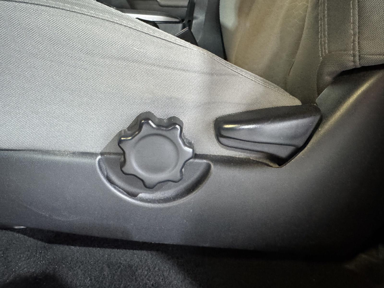 Vehicle photo 20