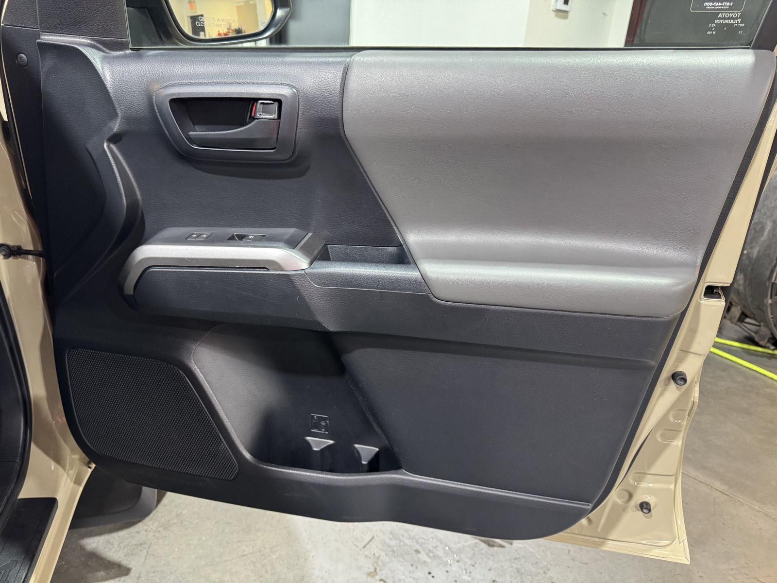 Vehicle photo 23