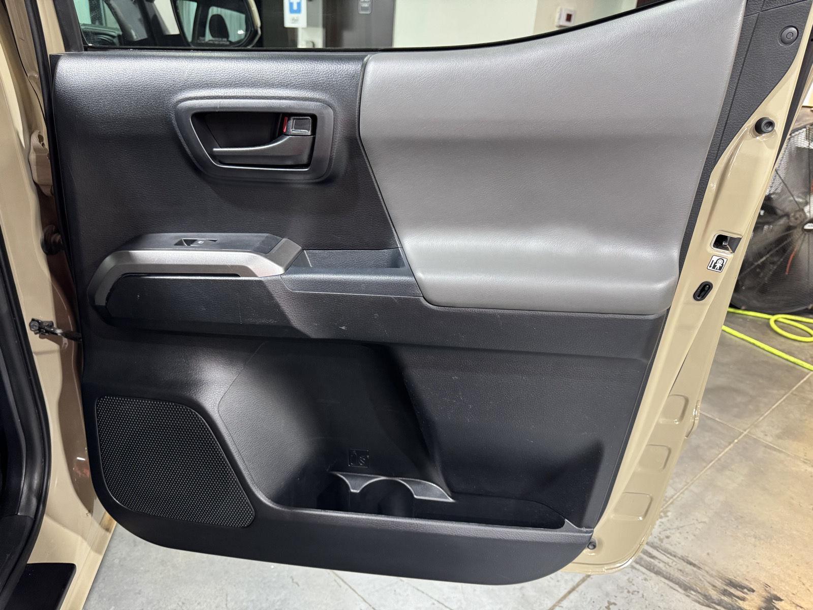 Vehicle photo 25