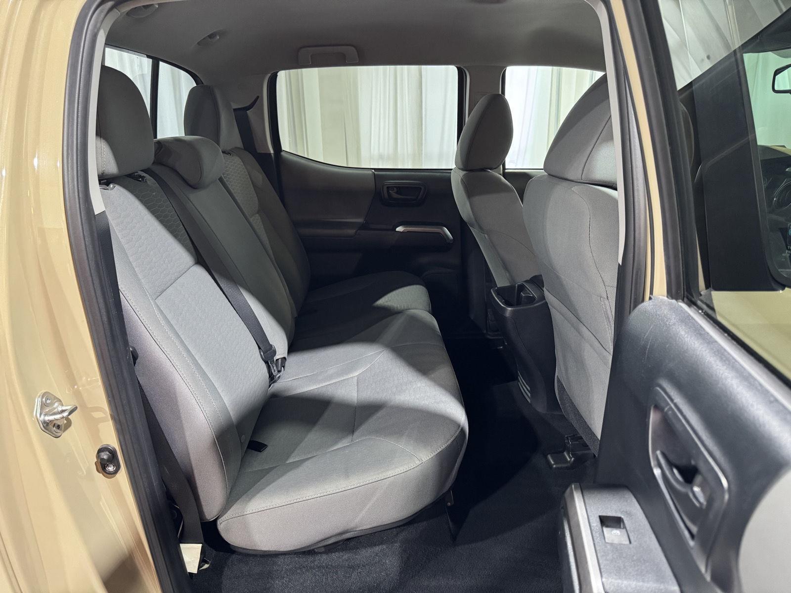 Vehicle photo 26