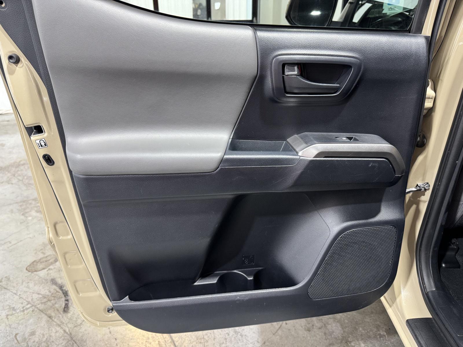 Vehicle photo 27