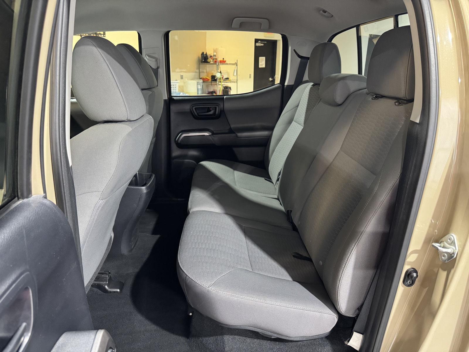 Vehicle photo 28