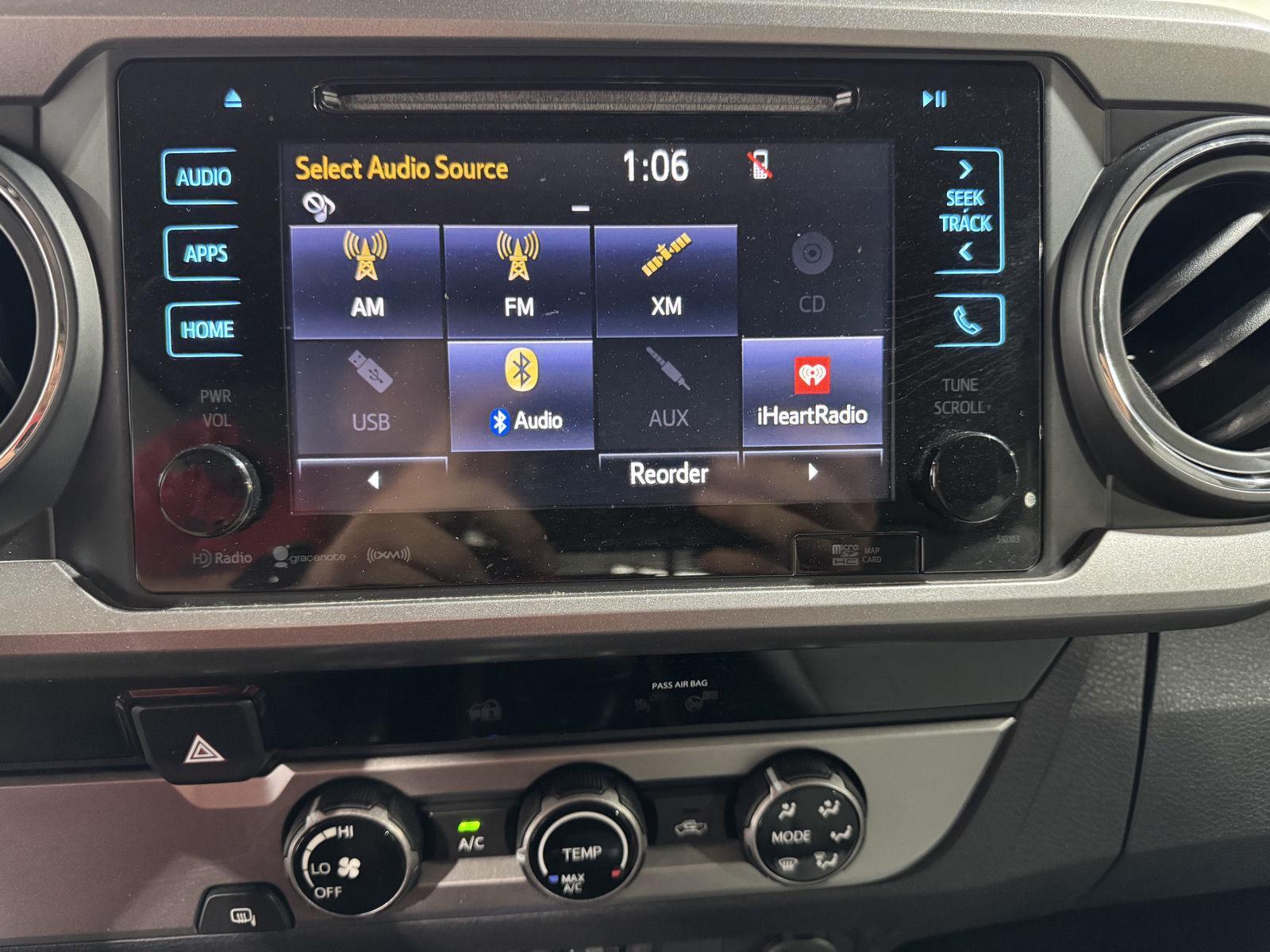 Vehicle photo 30