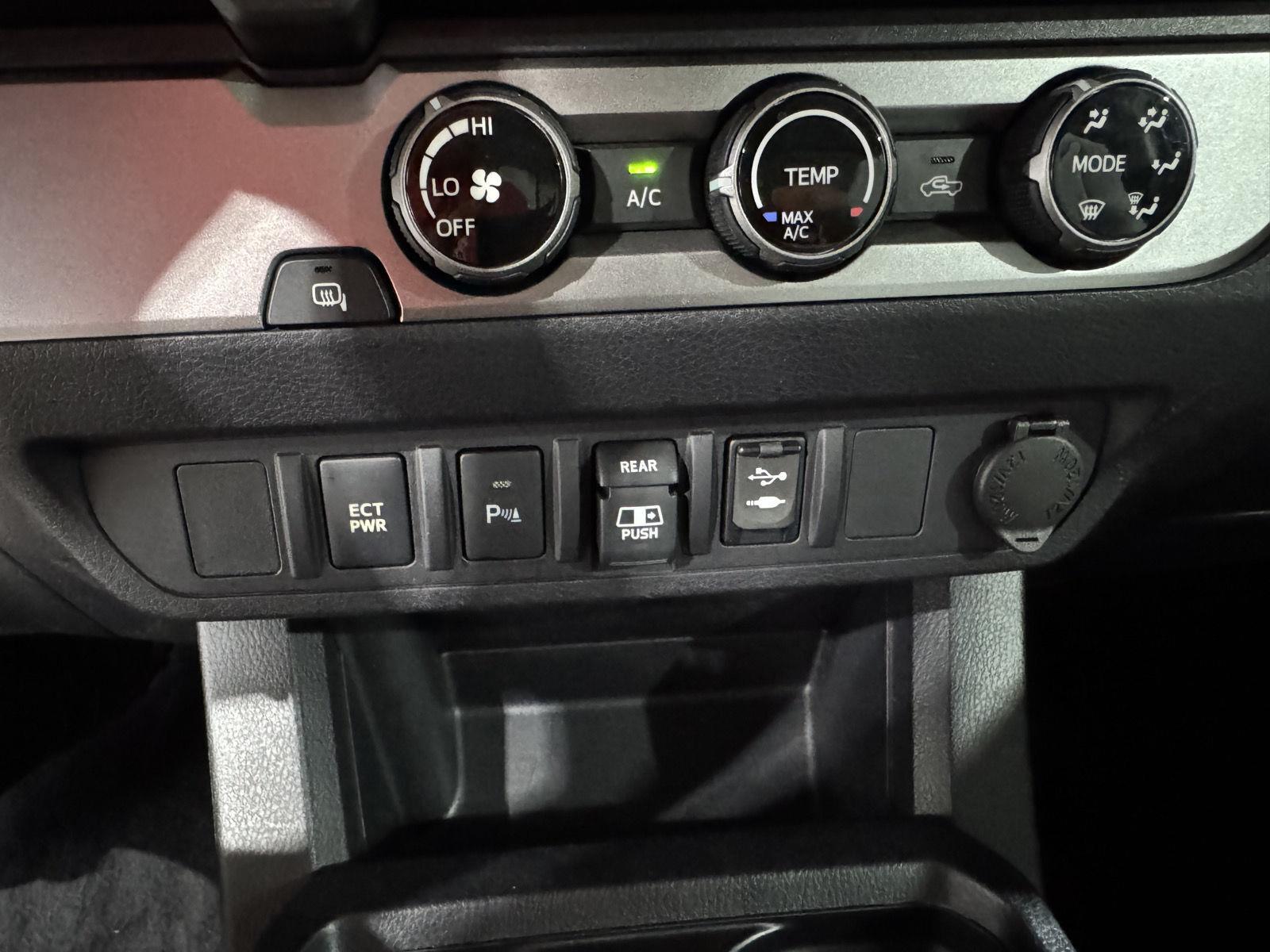 Vehicle photo 31