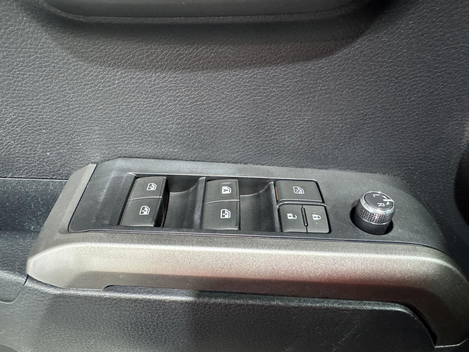 Vehicle photo 36