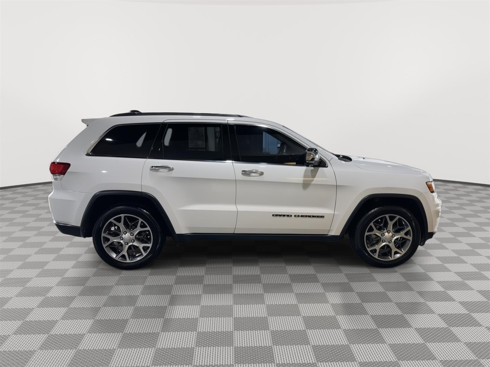Vehicle photo 6