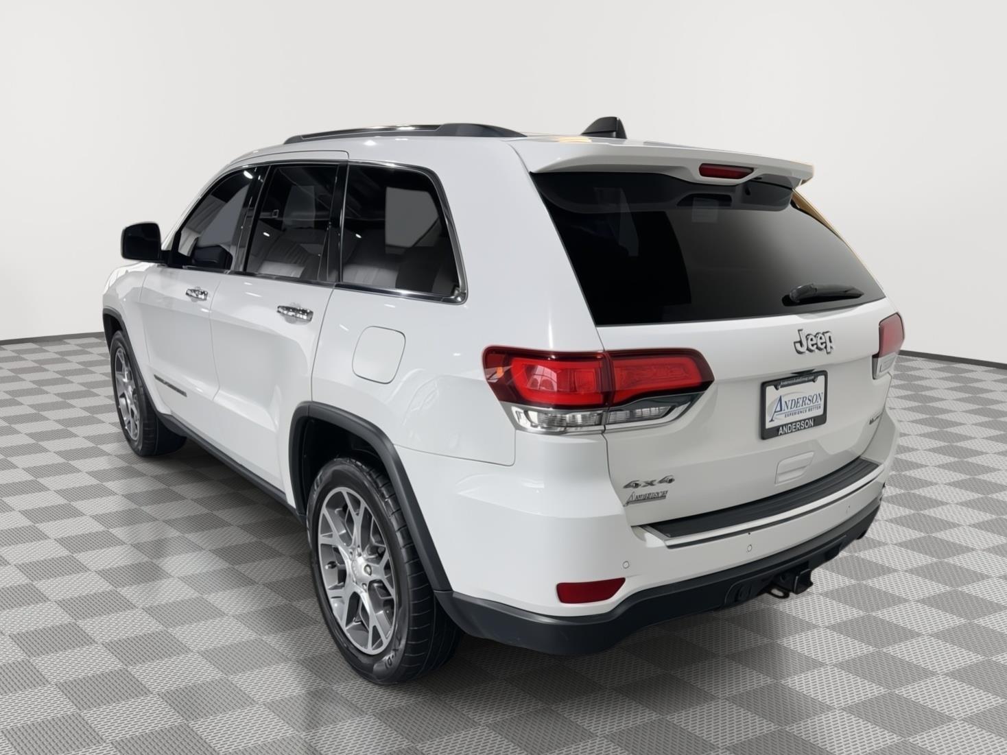 Vehicle photo 9