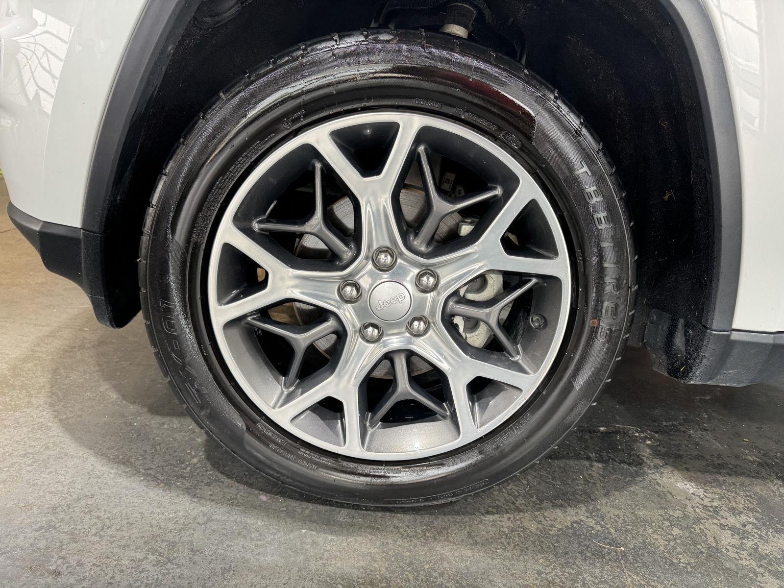 Vehicle photo 10