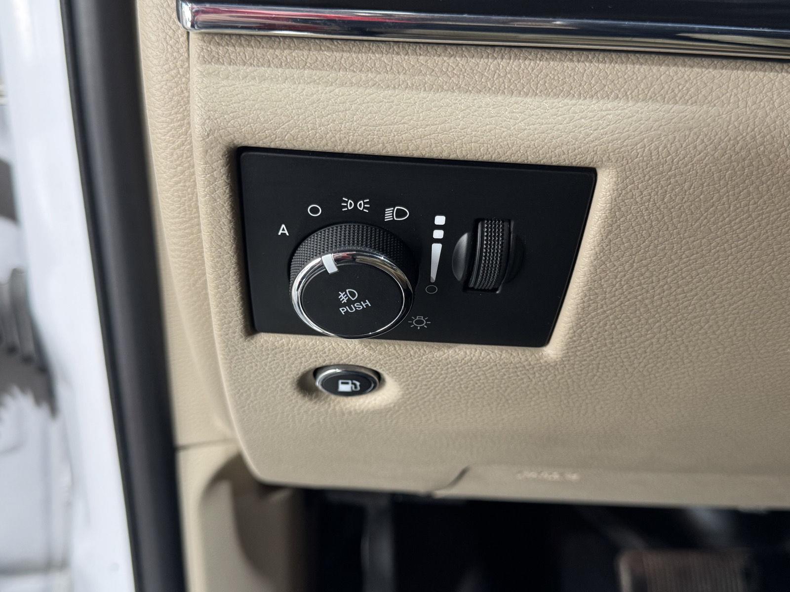 Vehicle photo 16