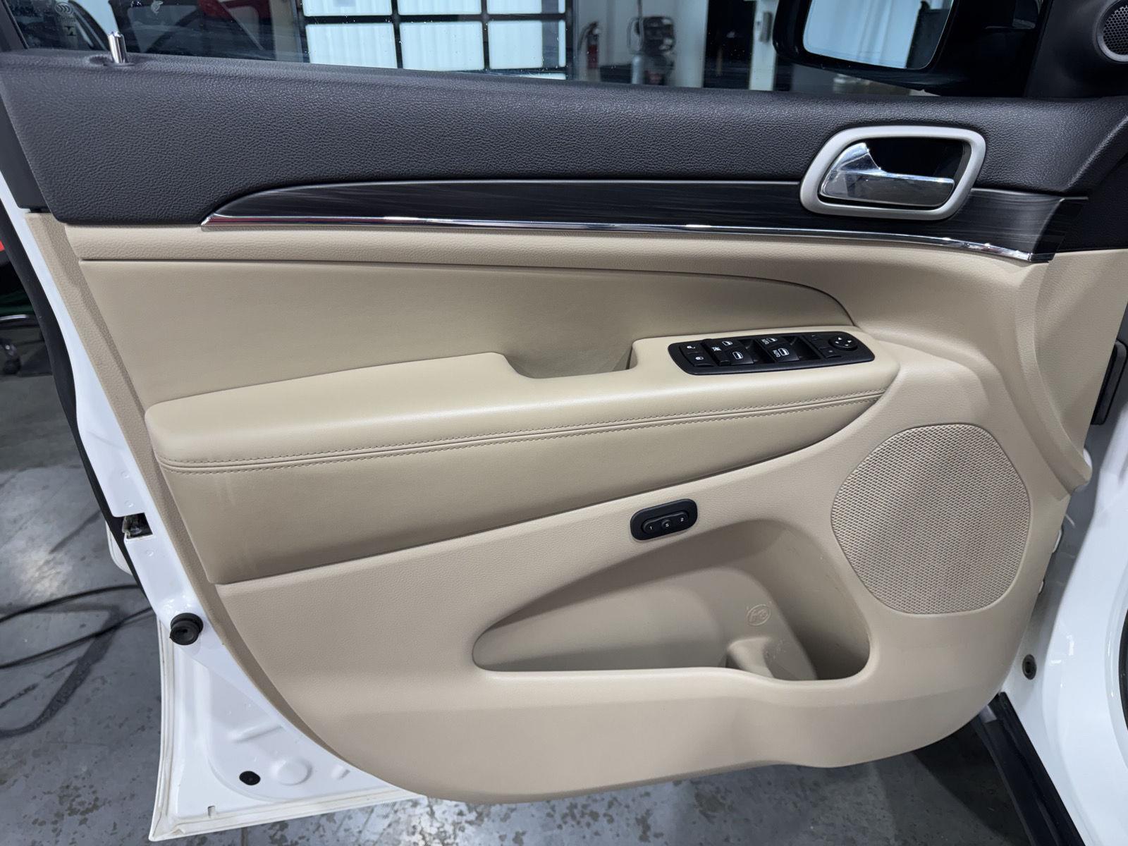 Vehicle photo 17