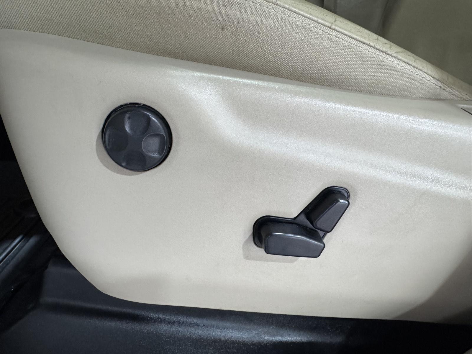 Vehicle photo 19