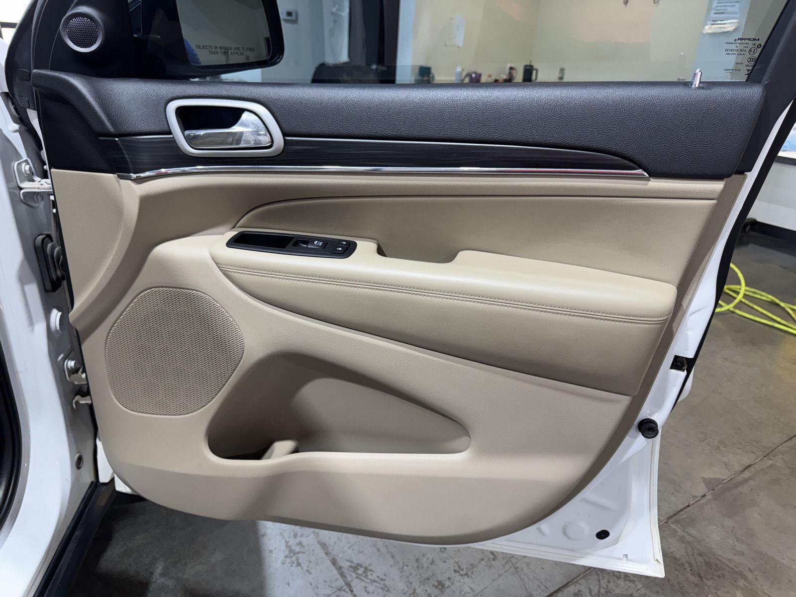 Vehicle photo 22