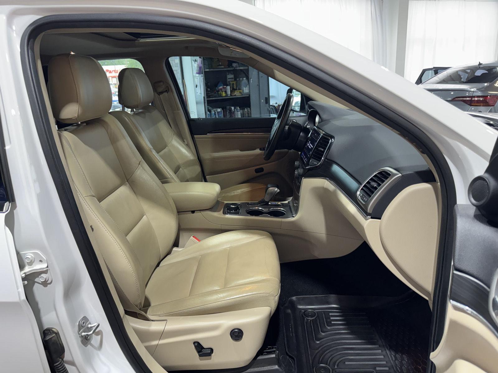 Vehicle photo 23