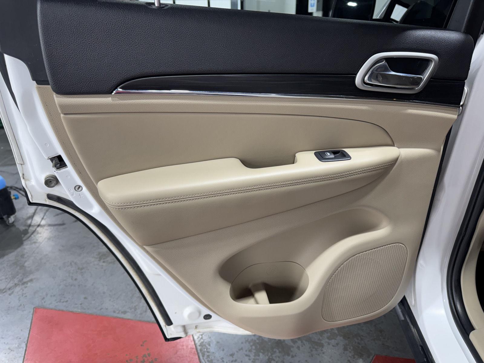 Vehicle photo 26
