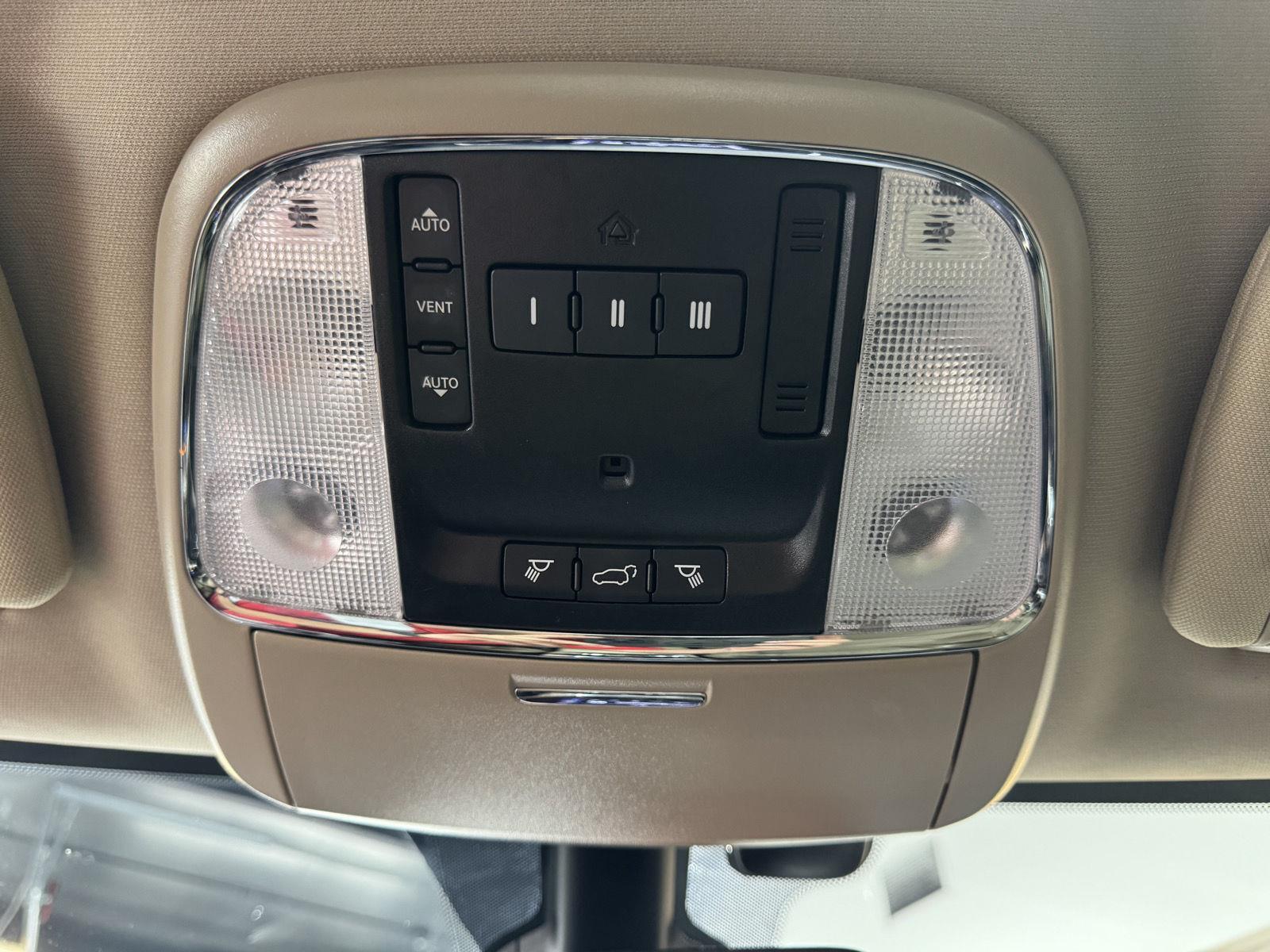 Vehicle photo 28