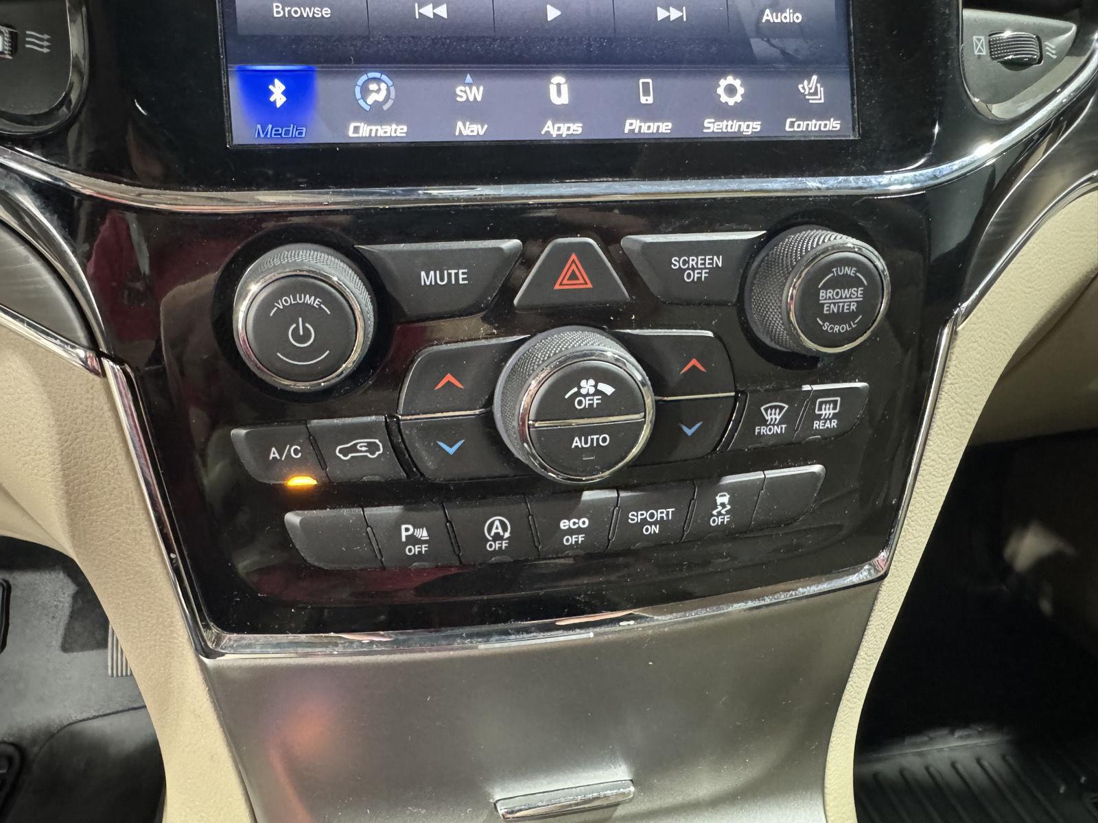 Vehicle photo 31