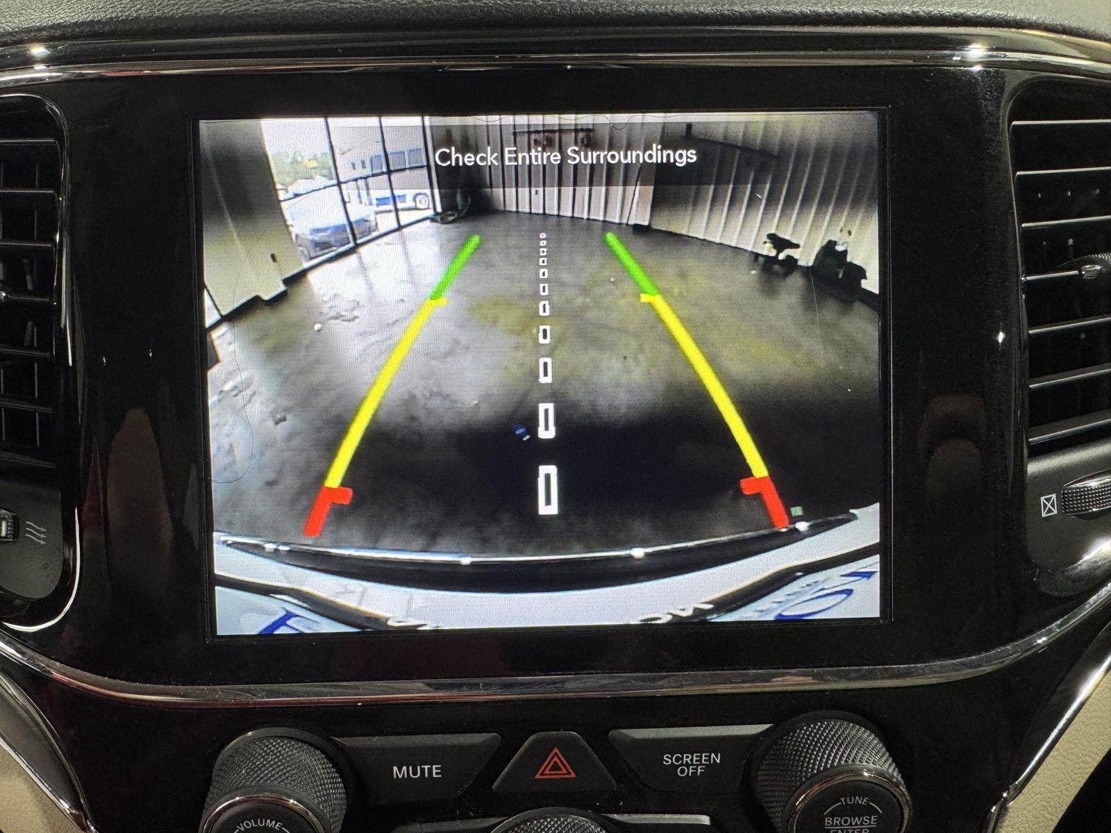 Vehicle photo 32