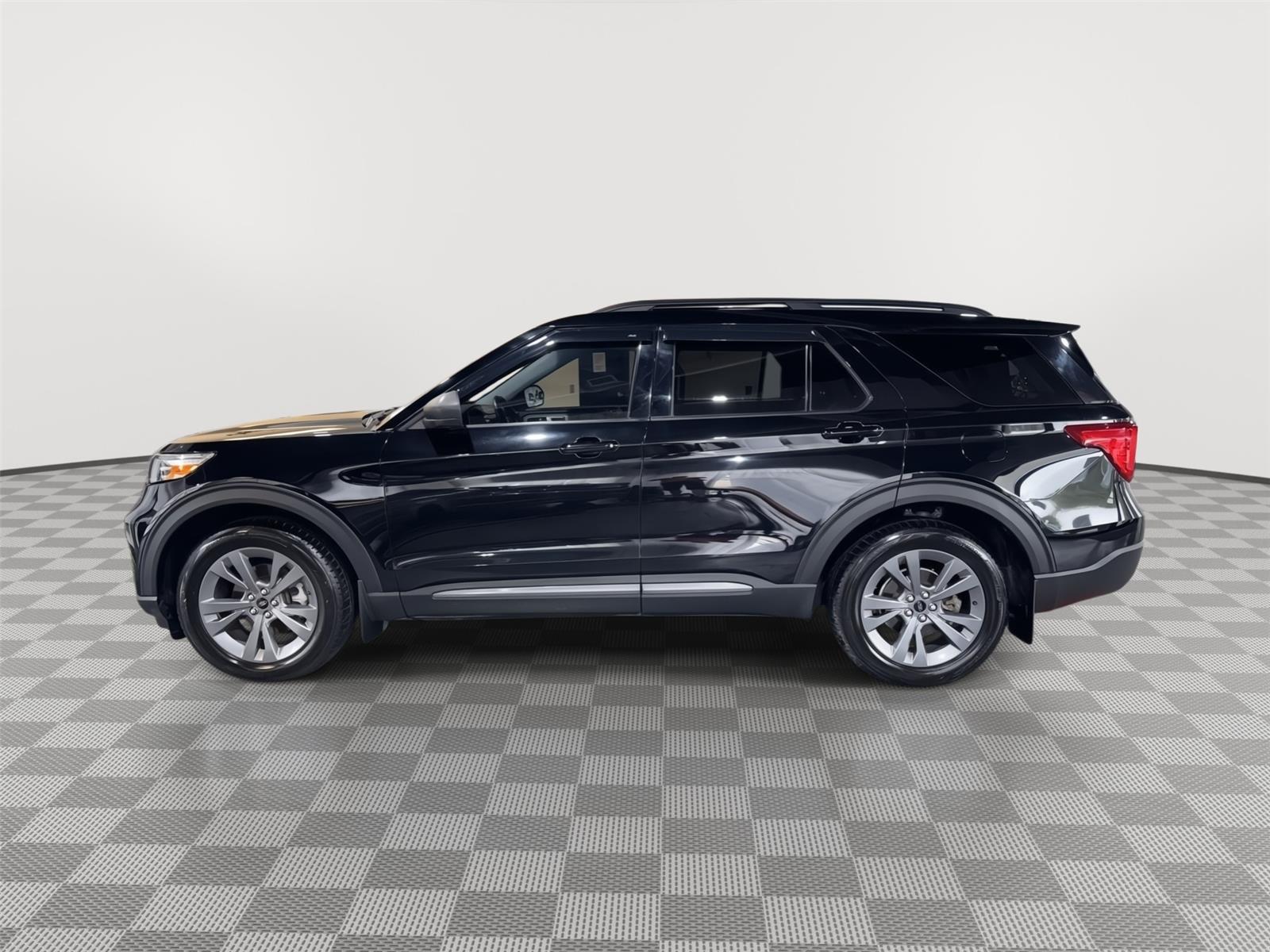 Vehicle photo 2