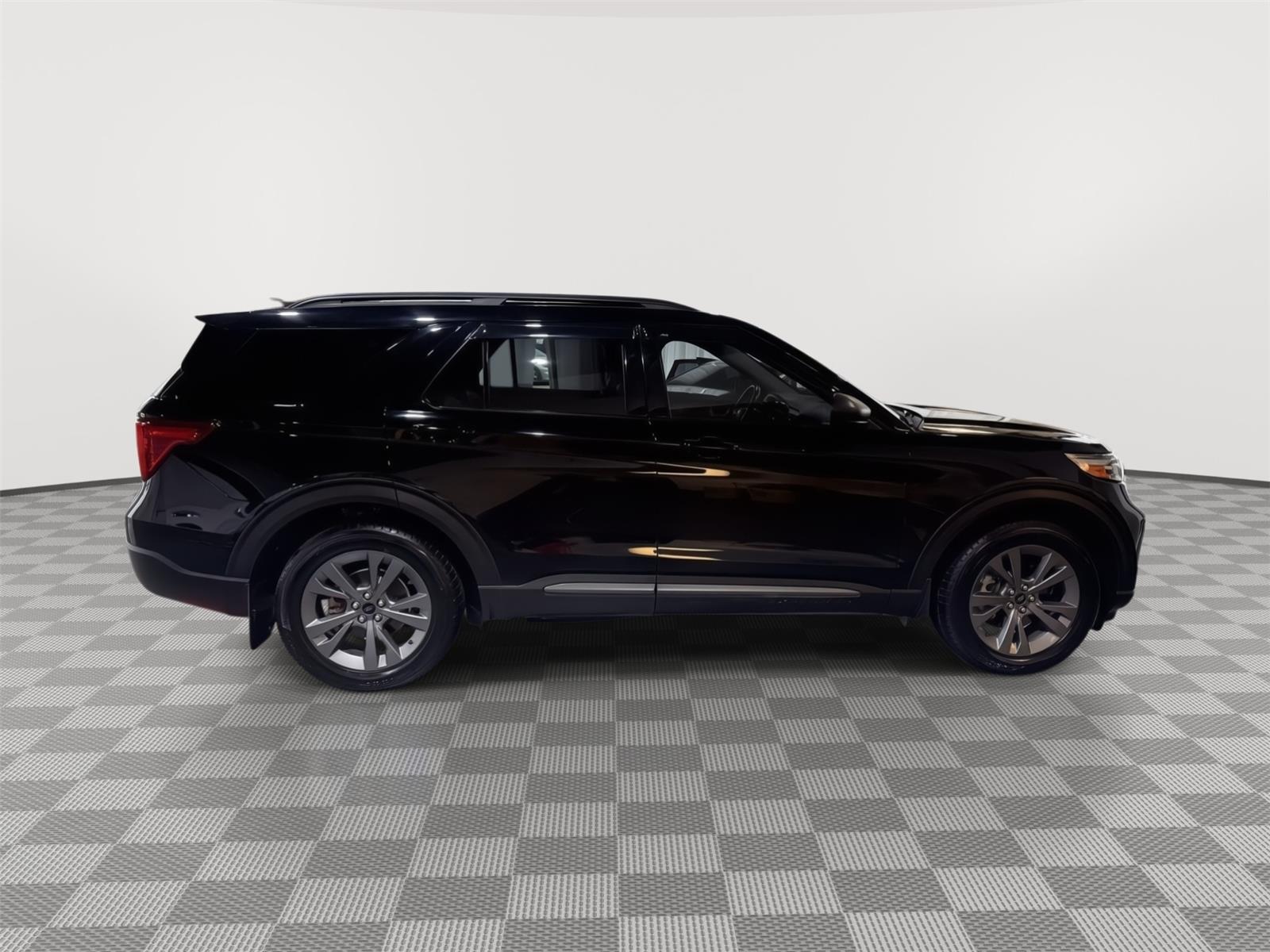 Vehicle photo 6
