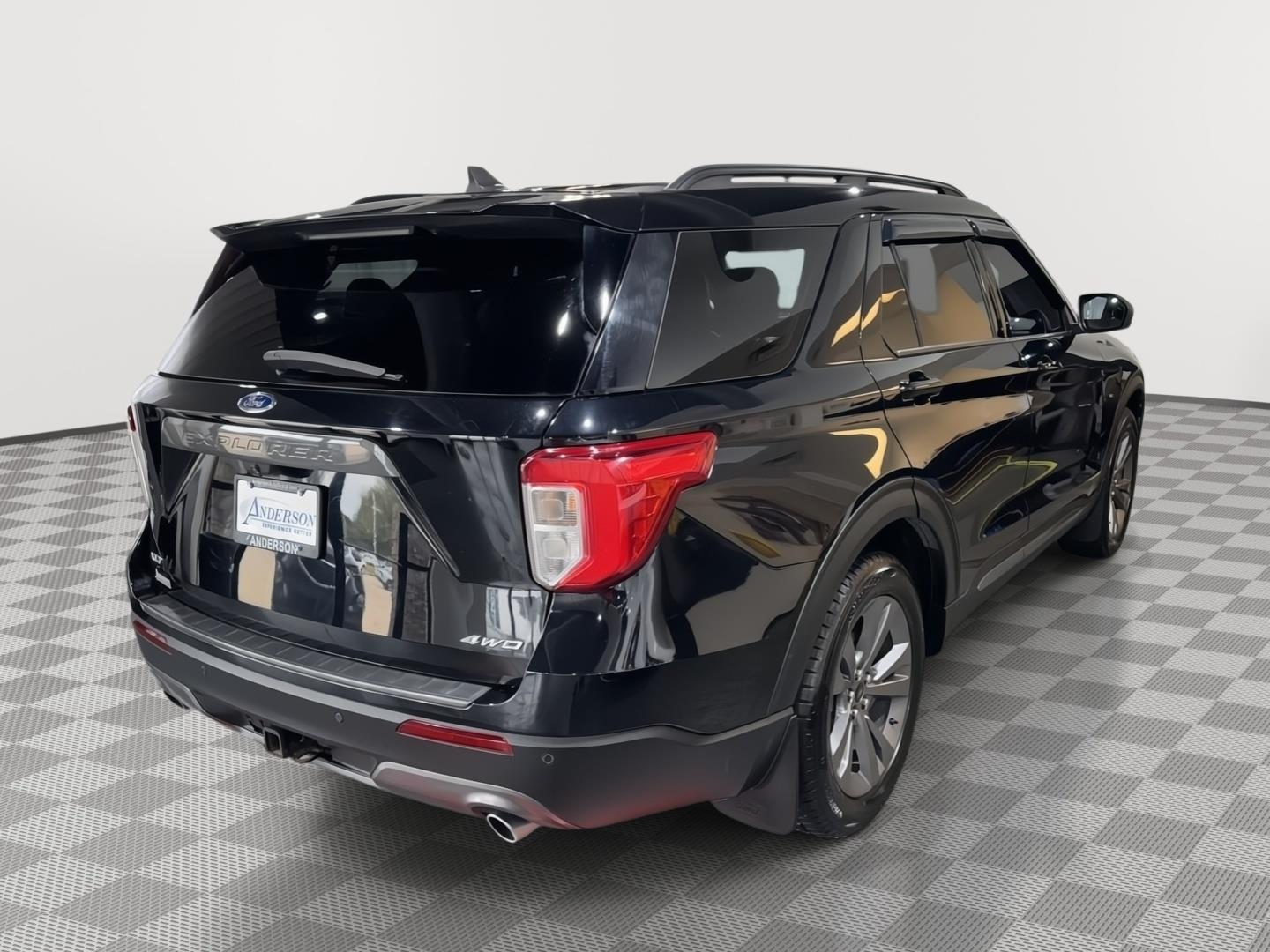 Vehicle photo 7