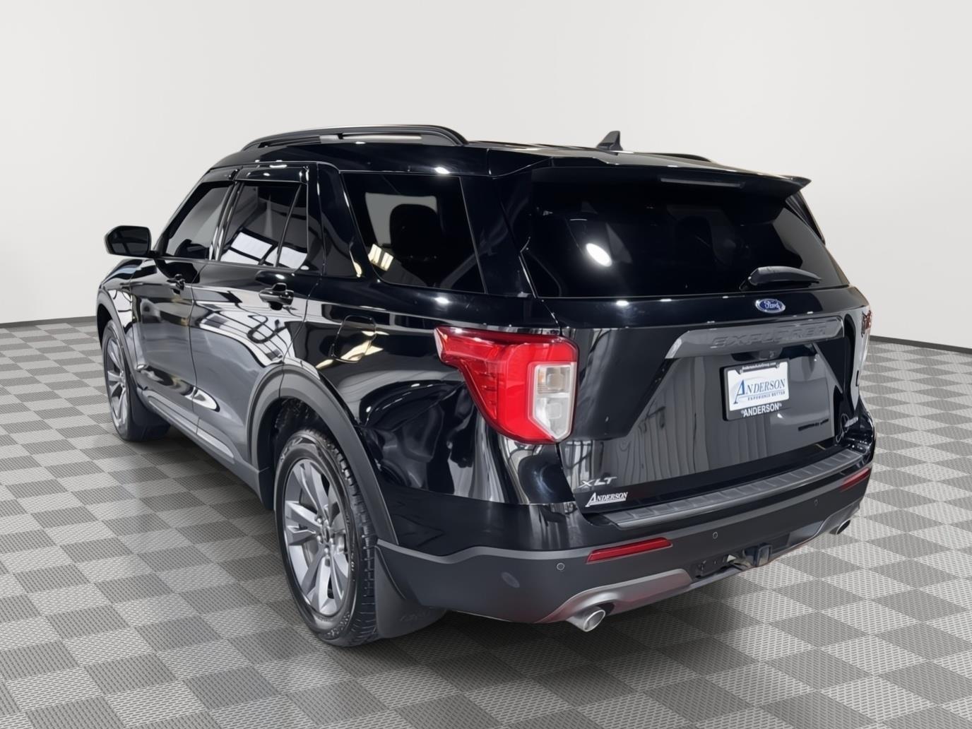 Vehicle photo 9