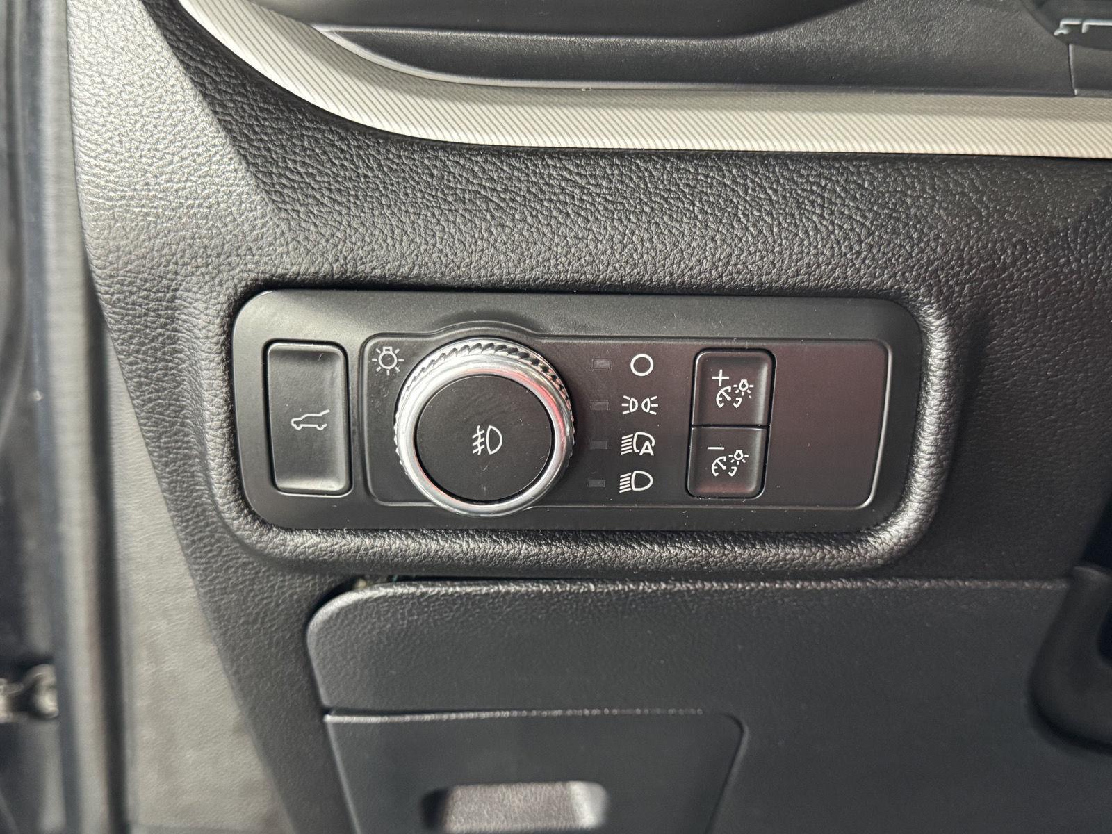 Vehicle photo 15