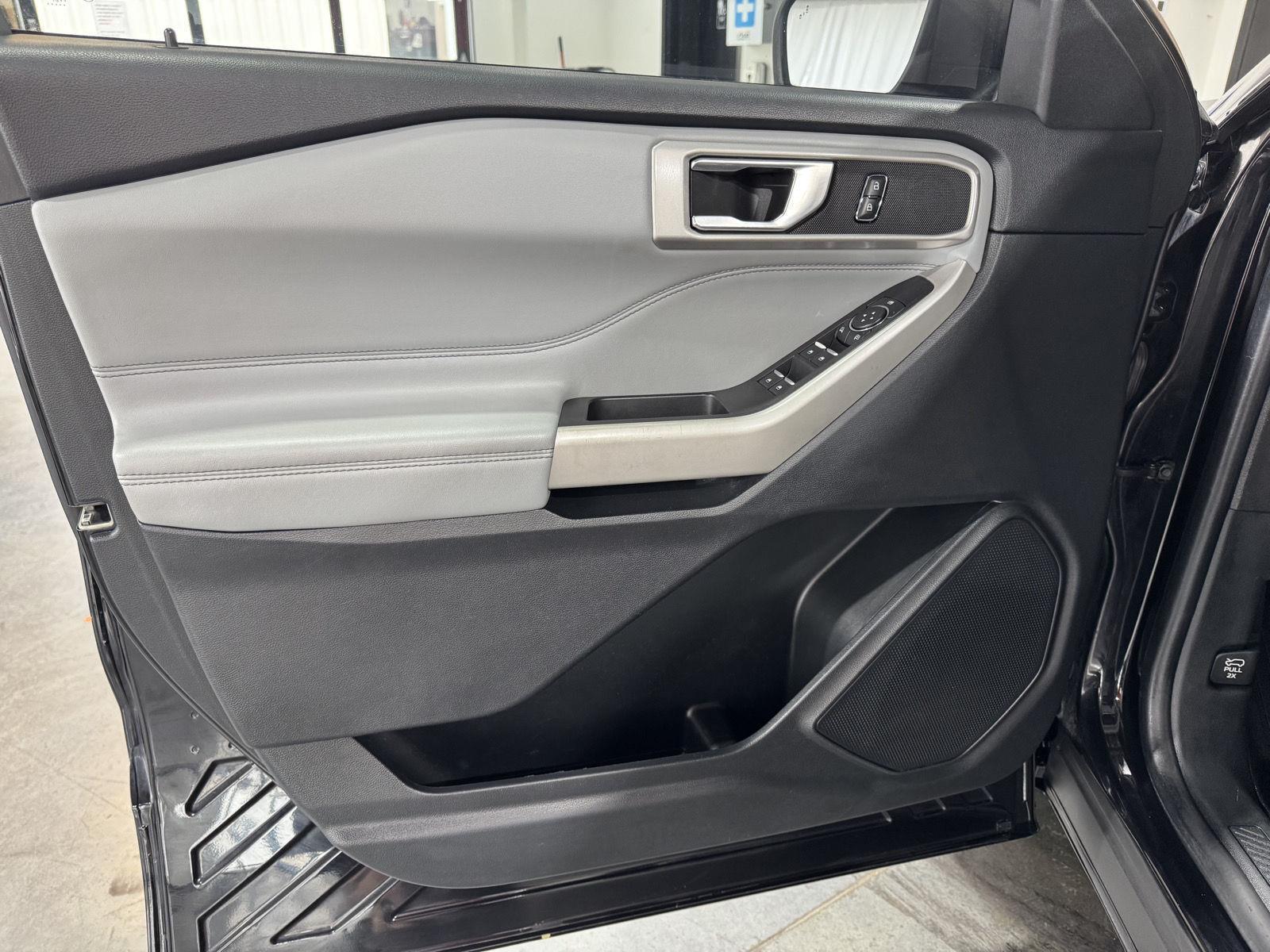 Vehicle photo 16