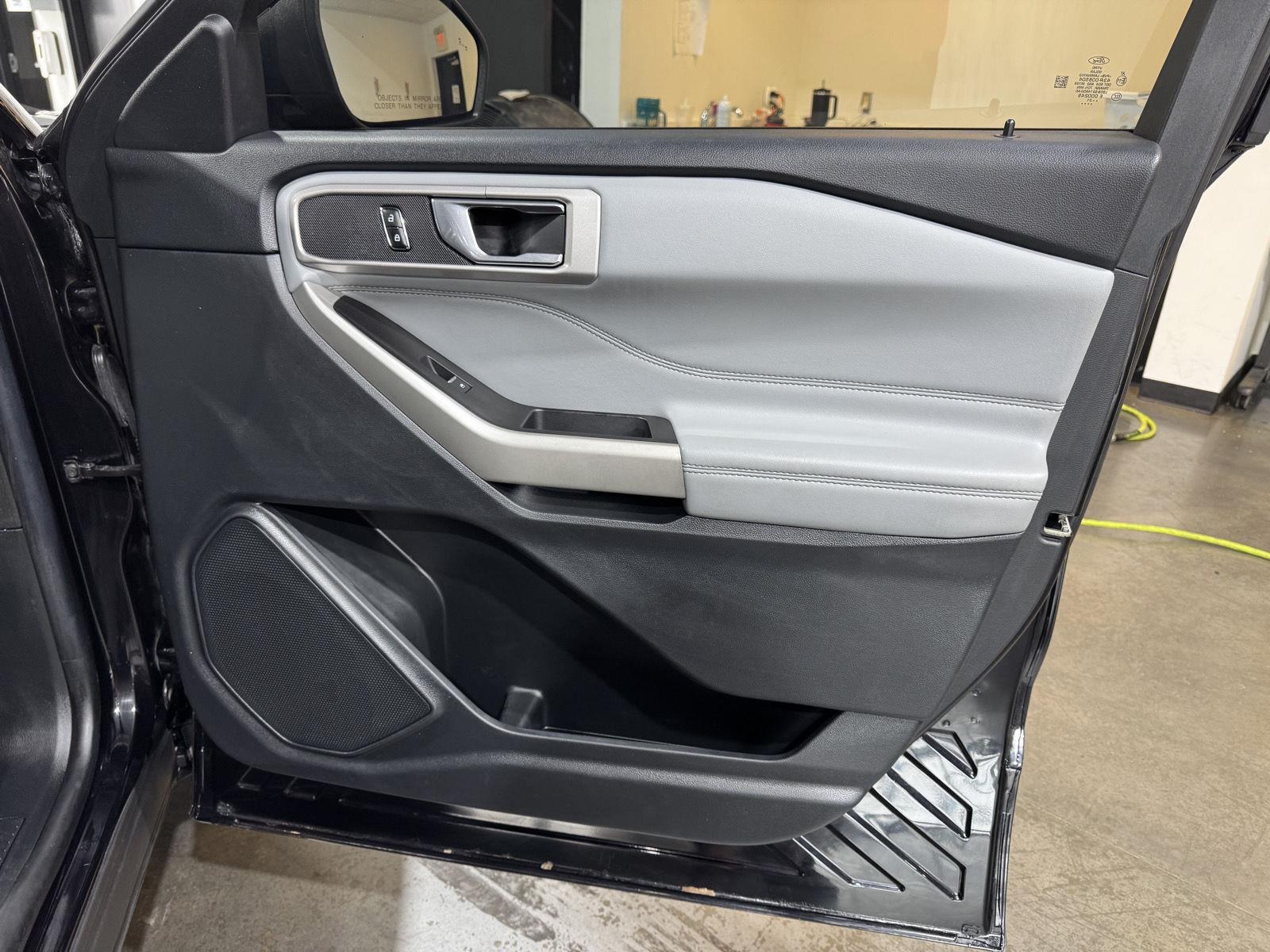 Vehicle photo 19