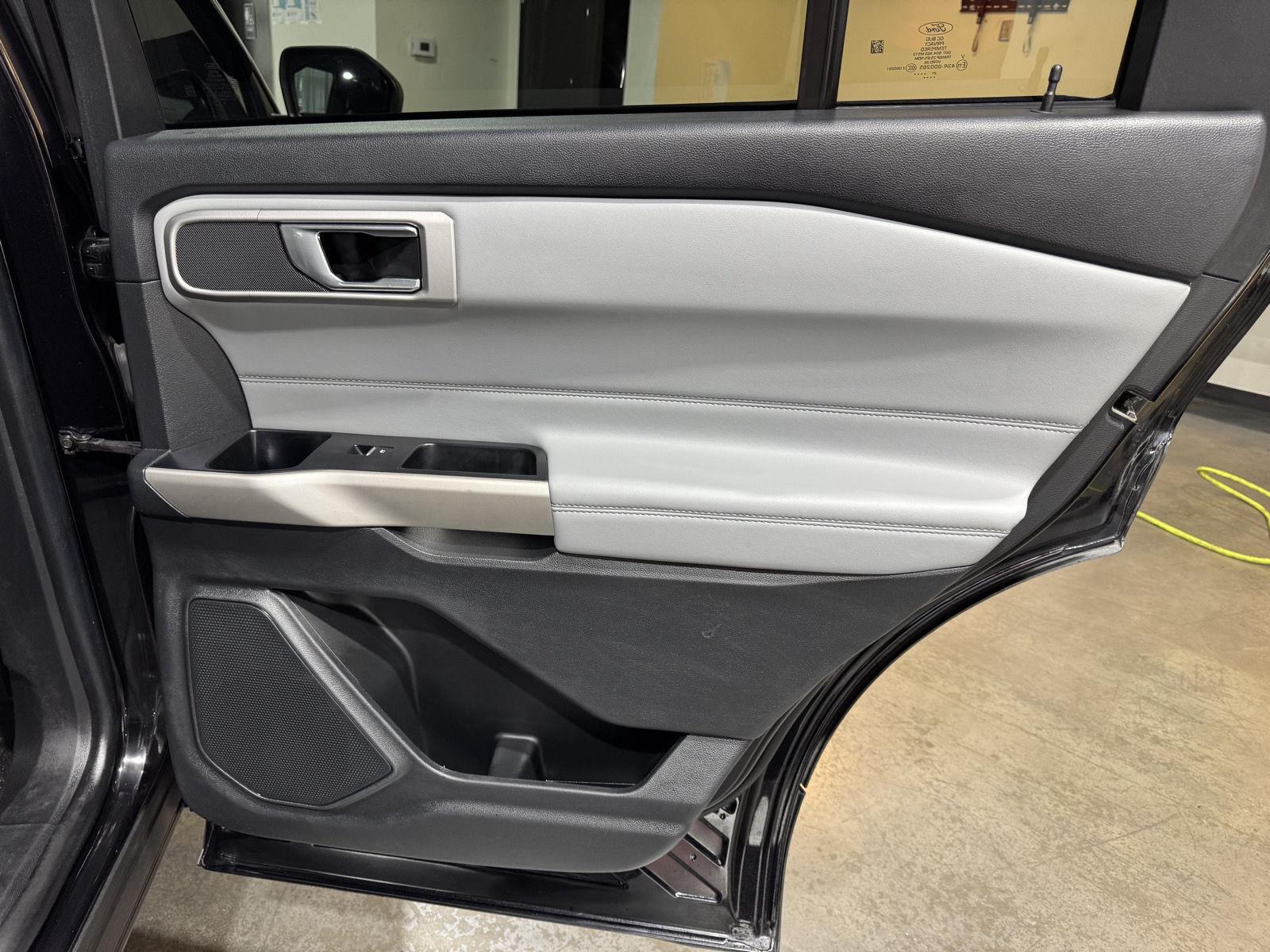 Vehicle photo 21