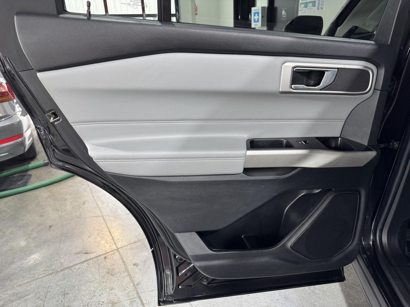 Vehicle photo 24