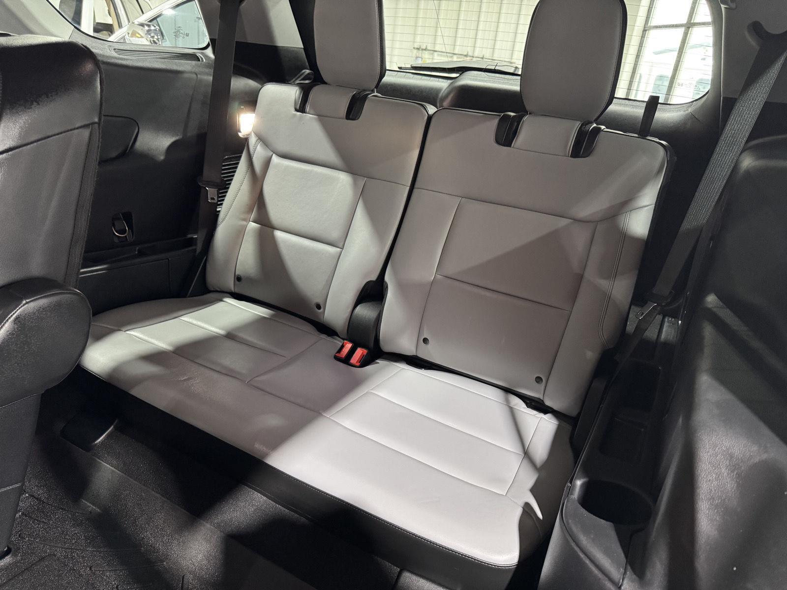 Vehicle photo 26