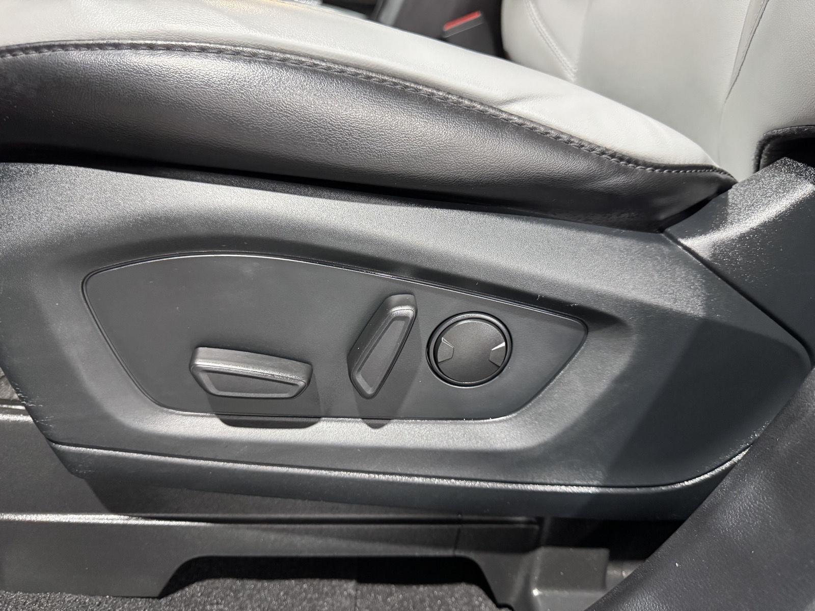 Vehicle photo 18