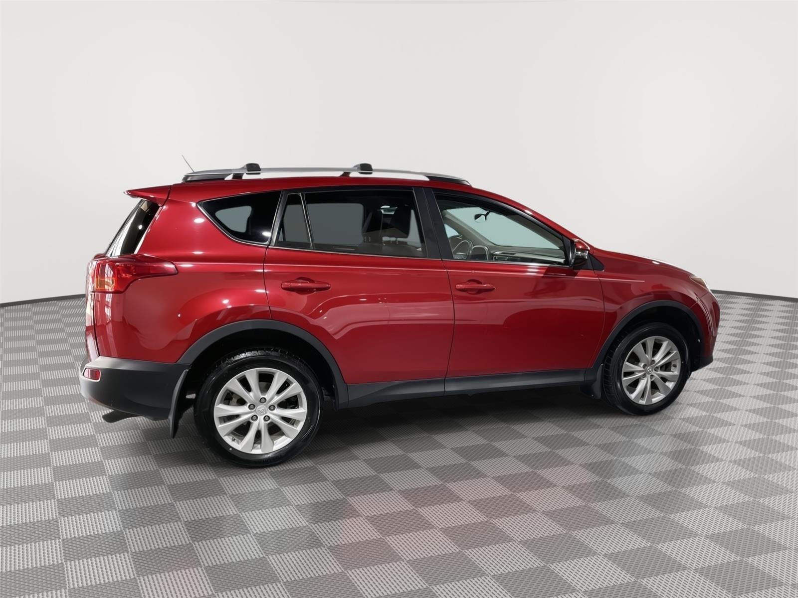 Vehicle photo 6