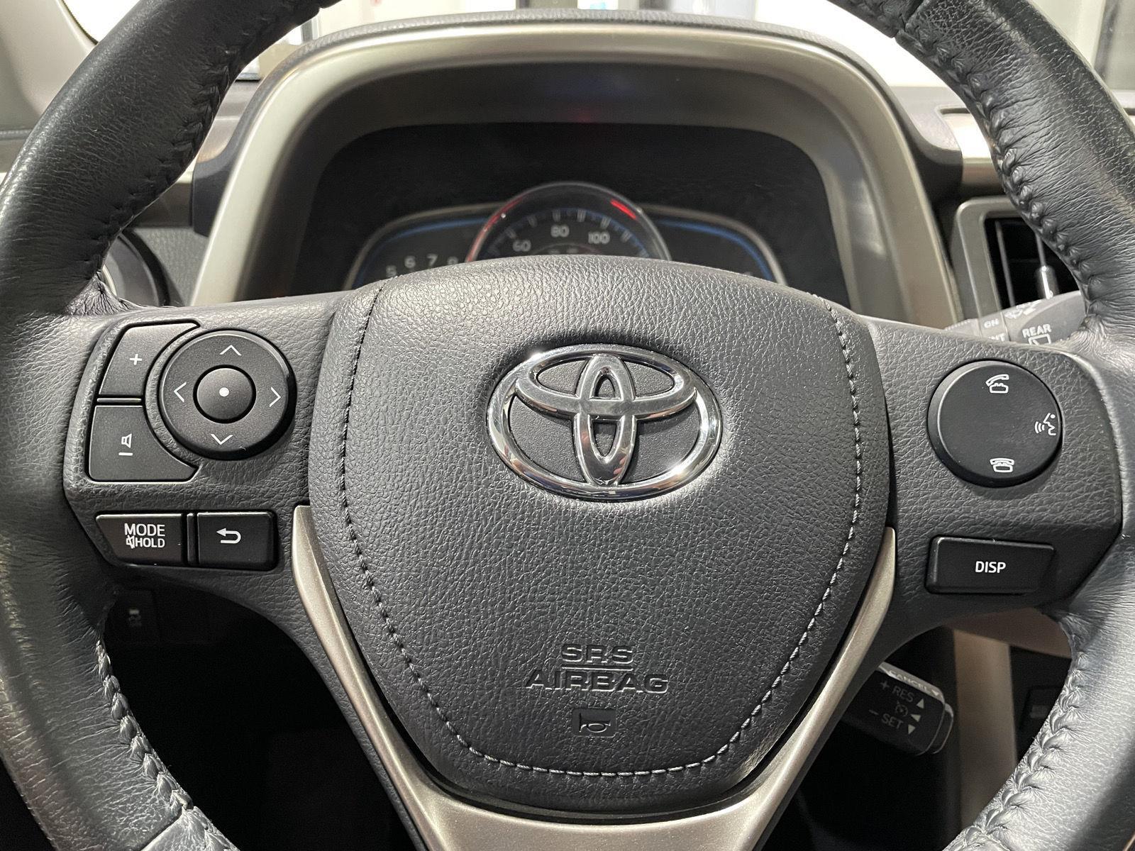 Vehicle photo 12