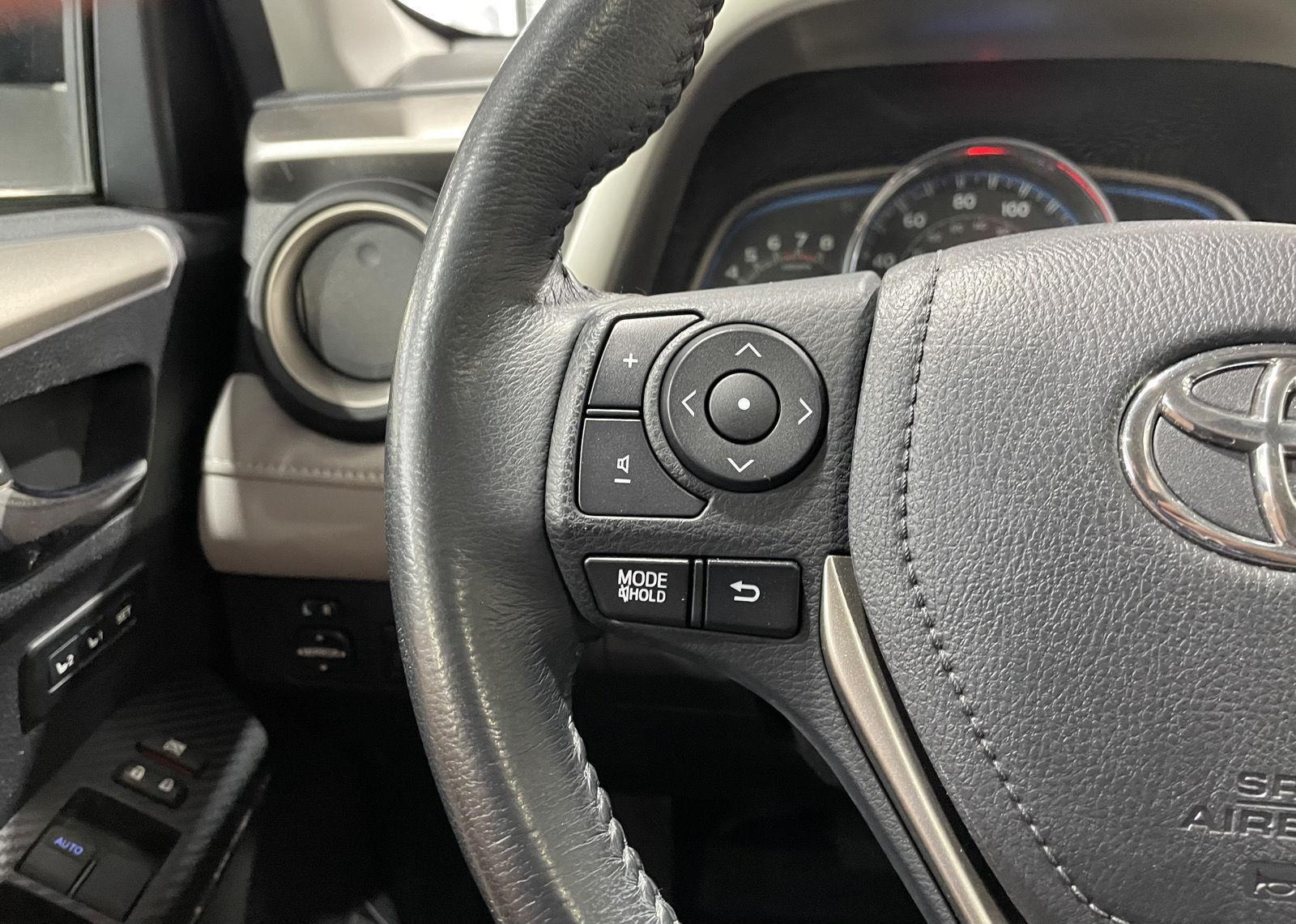 Vehicle photo 13