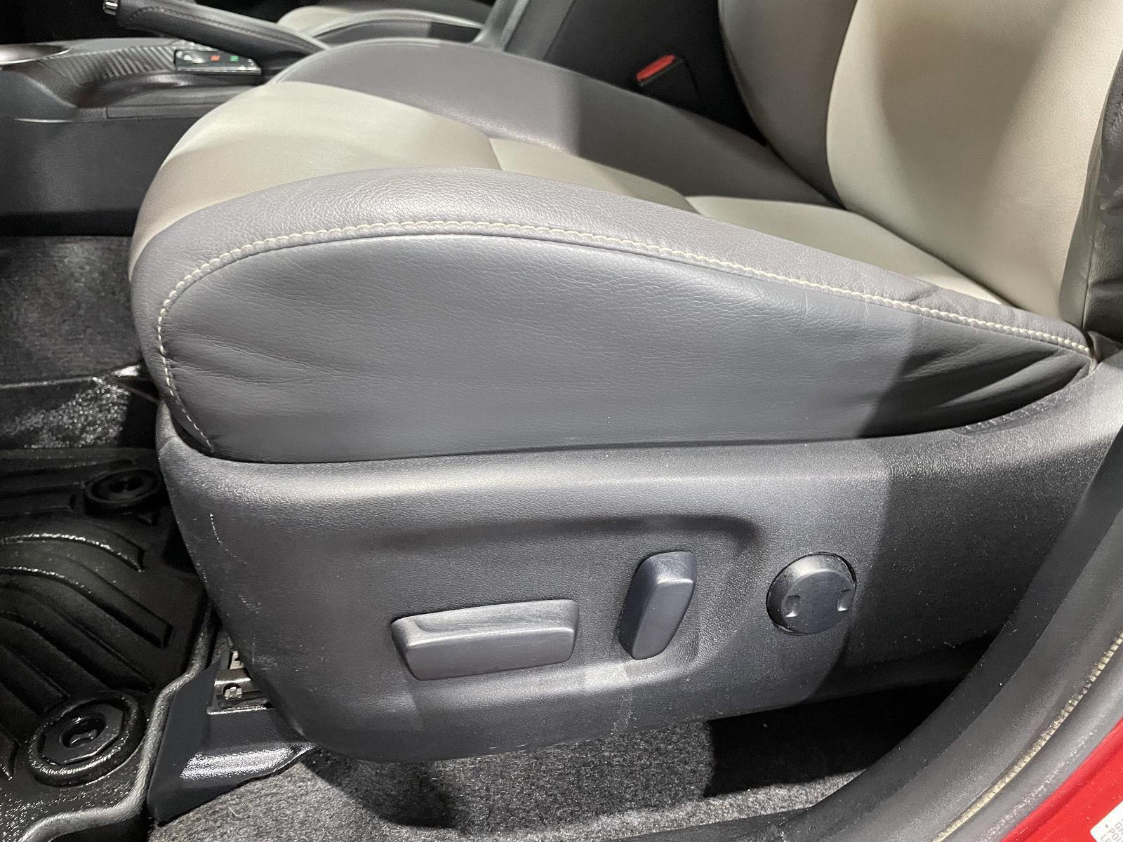 Vehicle photo 17