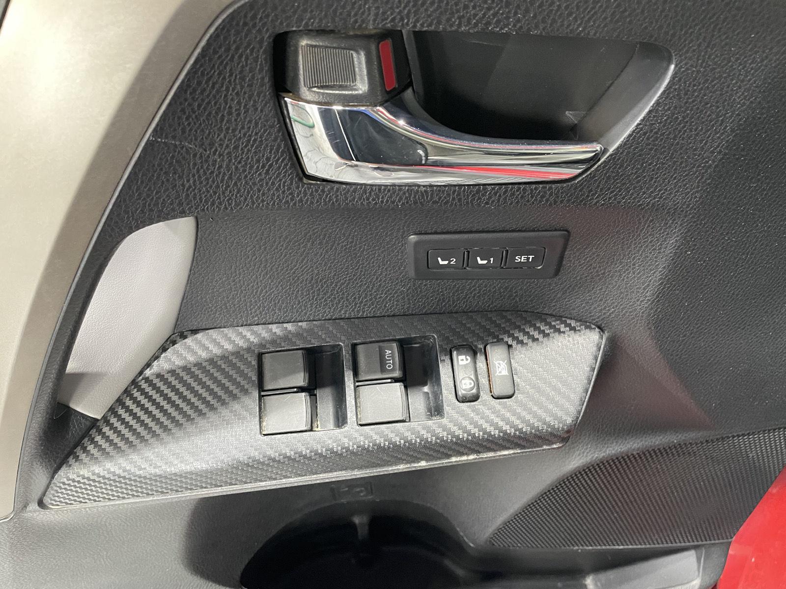 Vehicle photo 19